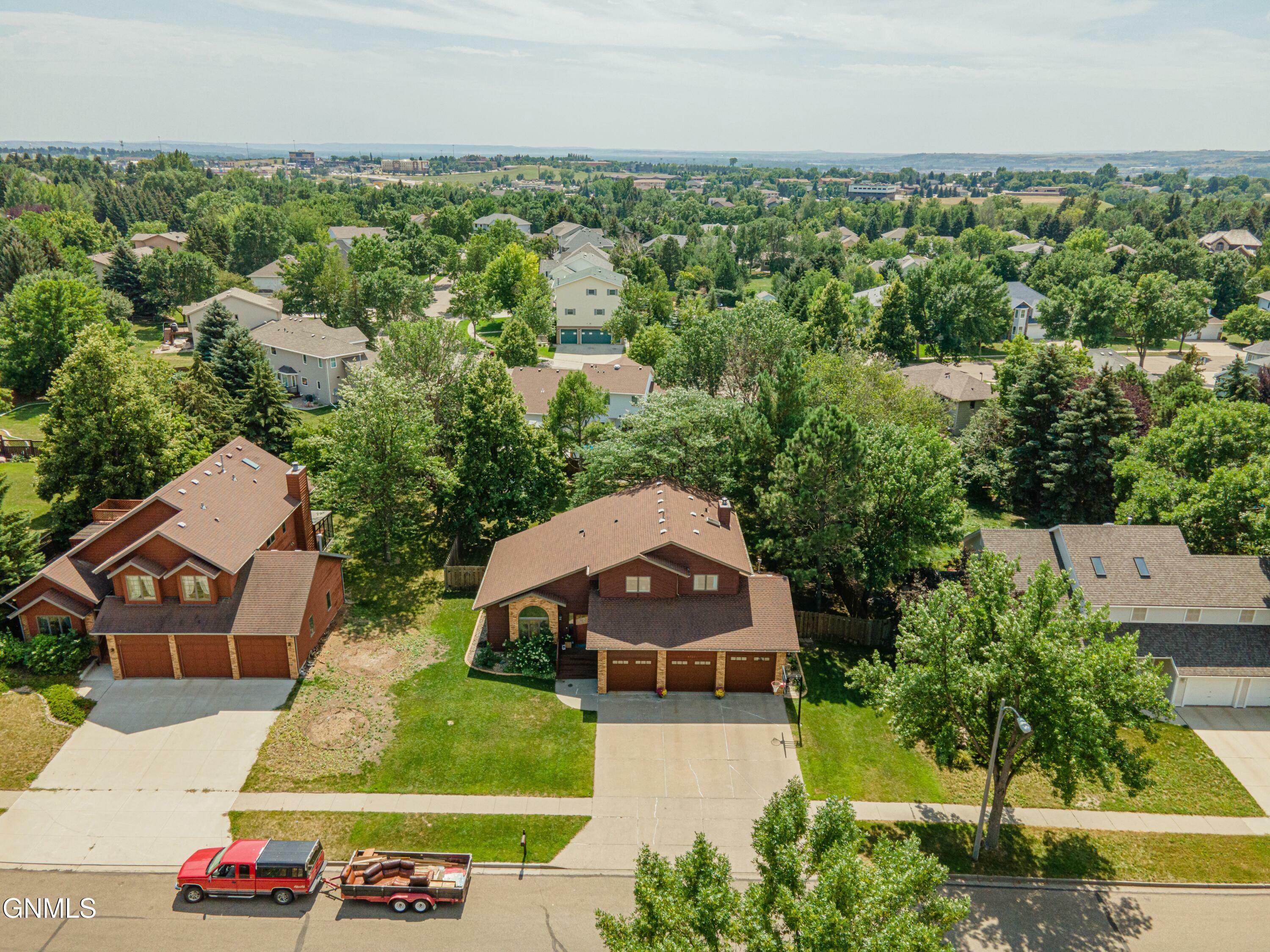 Property Photo: 1739 Country West Road ND 58503