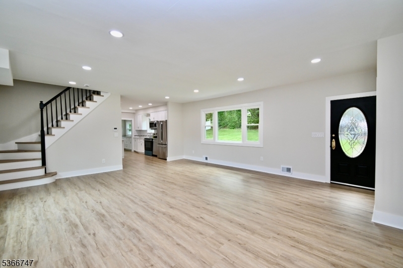 Property Photo:  4 Fox Dr  NJ 07438 