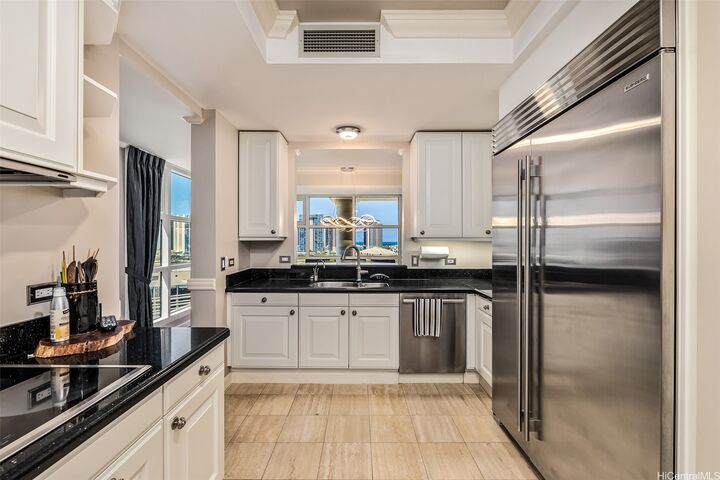 Property Photo:  1080 S Beretania Street Ph 3  HI 96814 