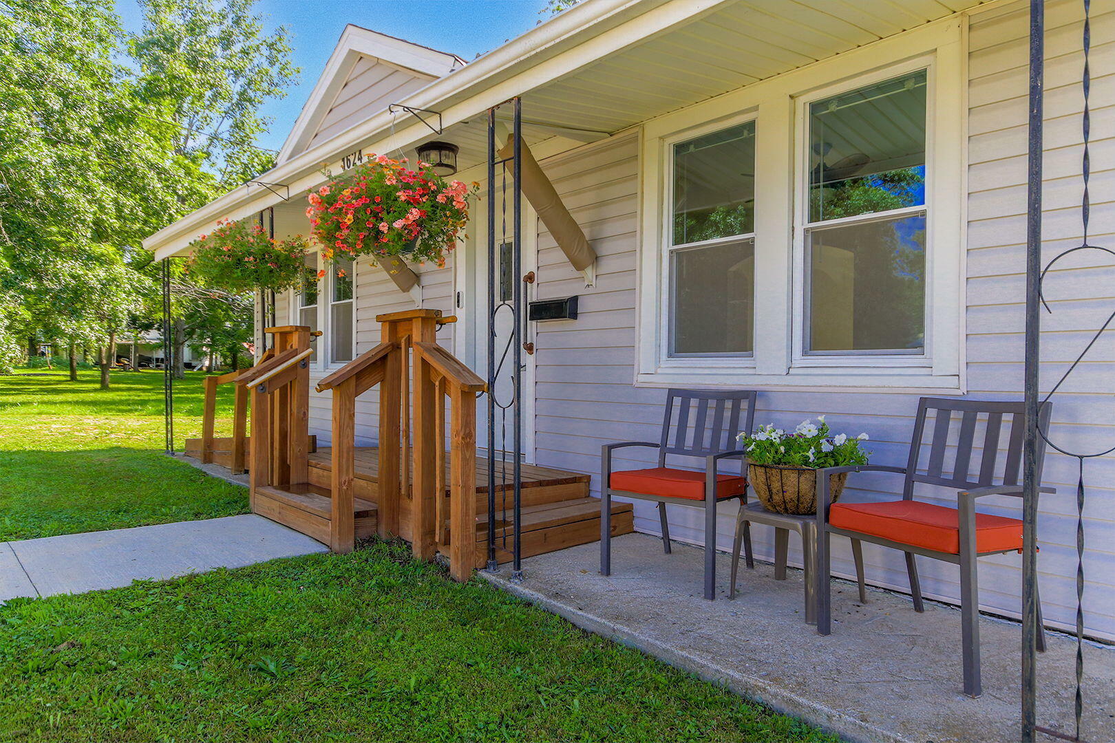 Property Photo: 1624 N Washington Street MO 65265