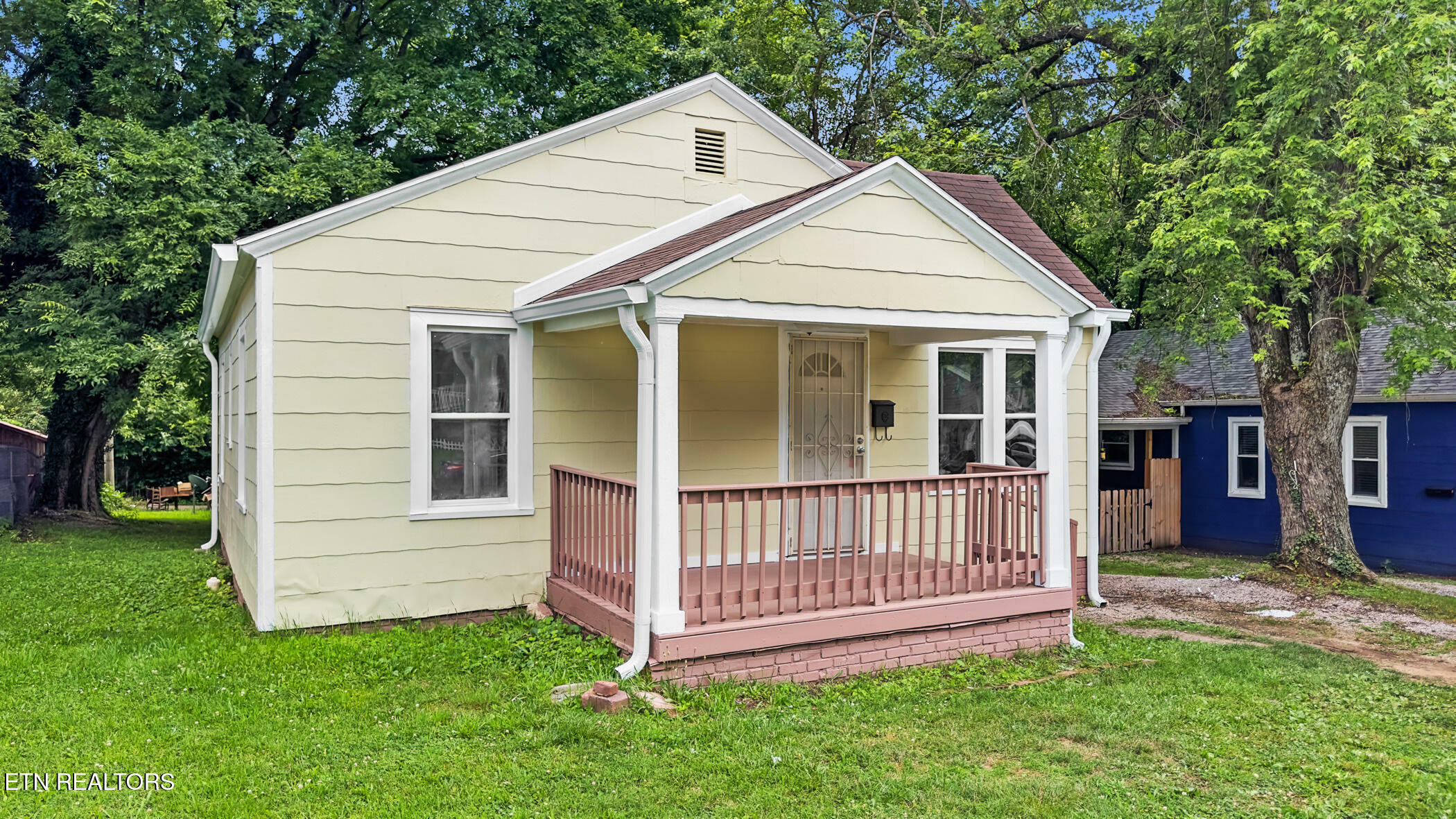 Property Photo: 2228 Lawson Ave TN 37917