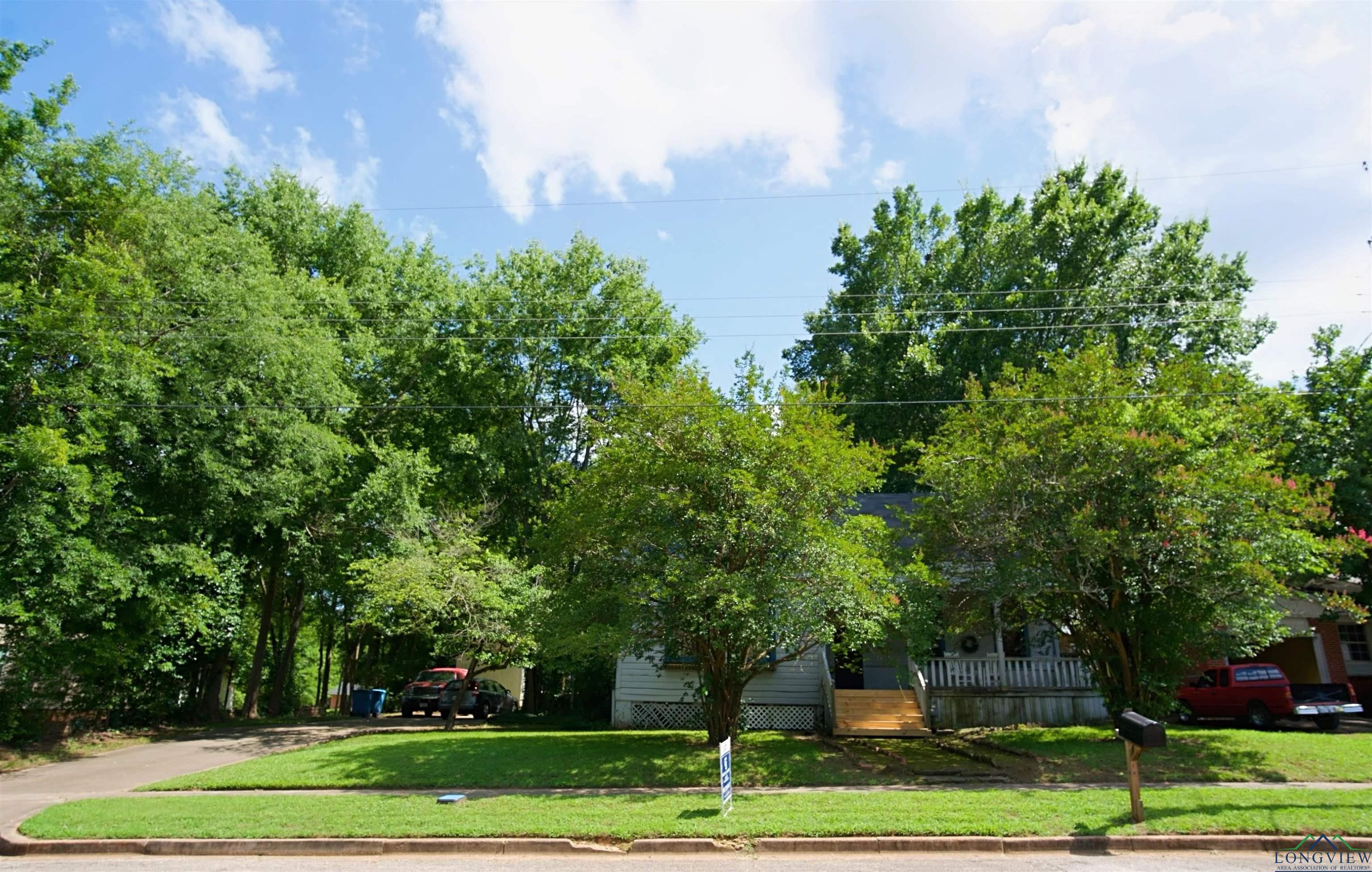 Property Photo: 800 E Austin TX 75670