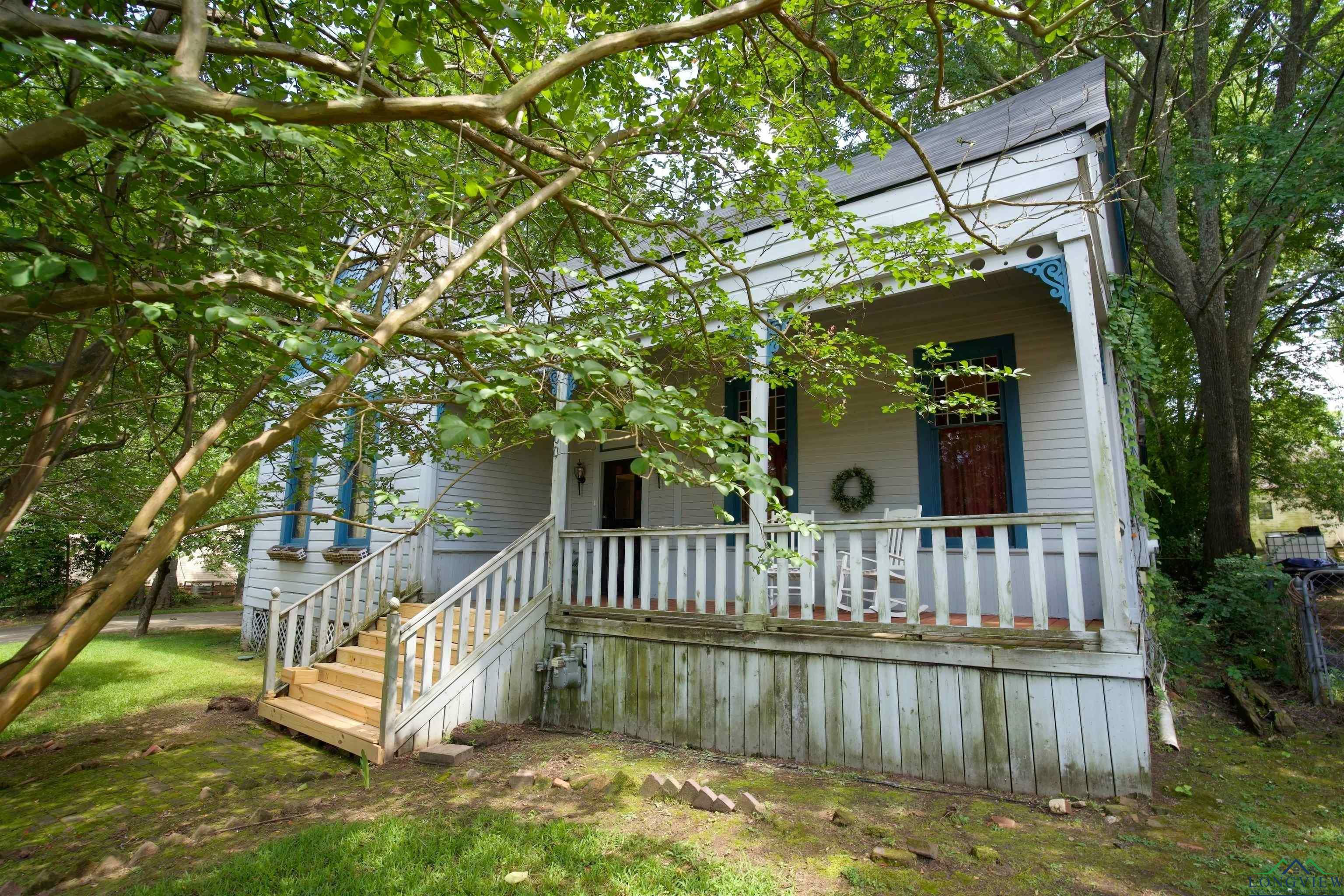 Property Photo: 800 E Austin TX 75670