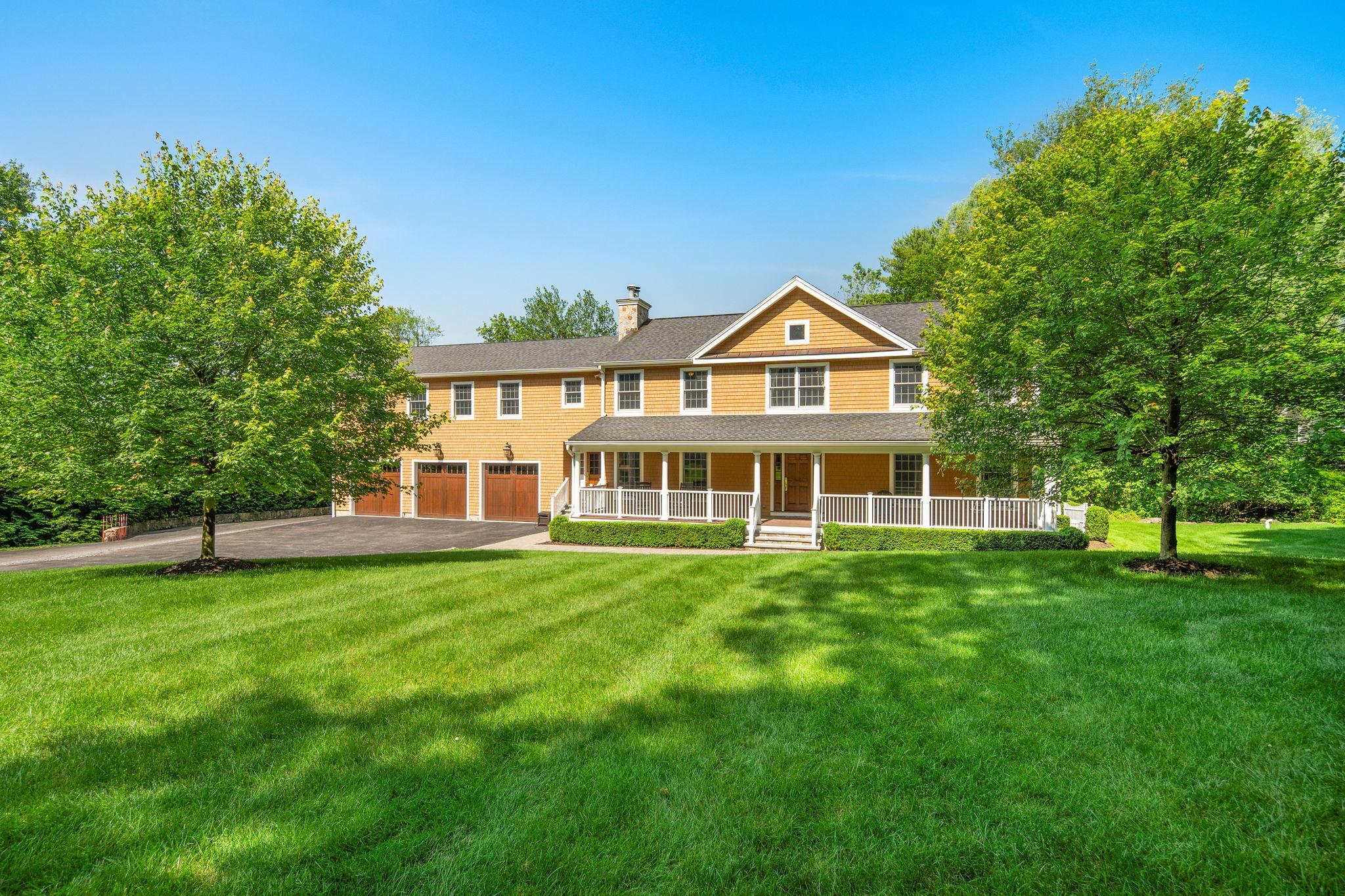 Property Photo: 420 Pleasantville Road NY 10510