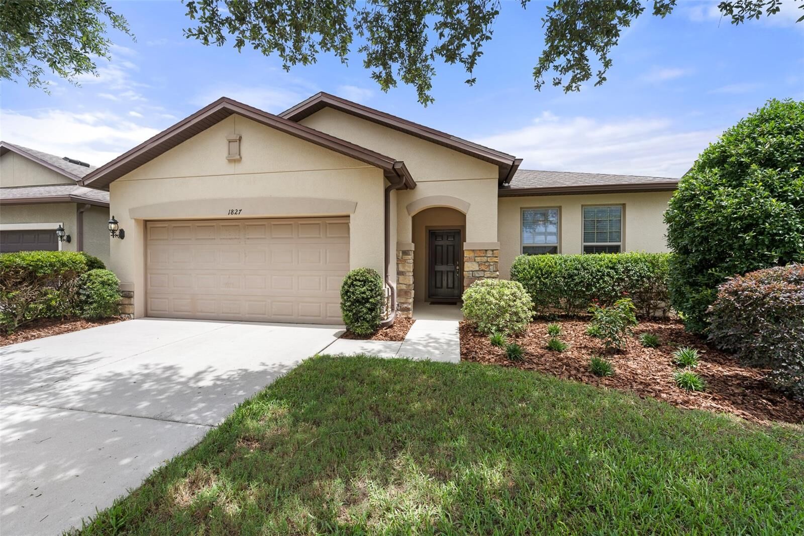 Property Photo:  1827 Trillium Boulevard  FL 34604 