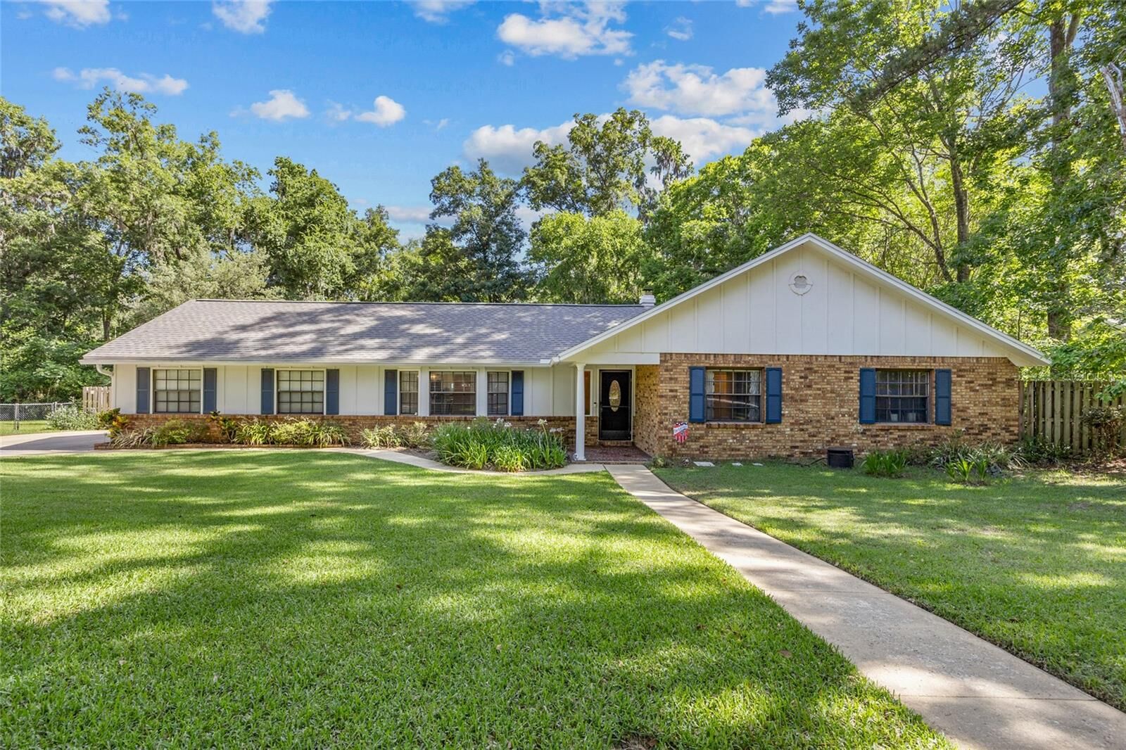 Property Photo:  10200 NW 6th Place  FL 32607 