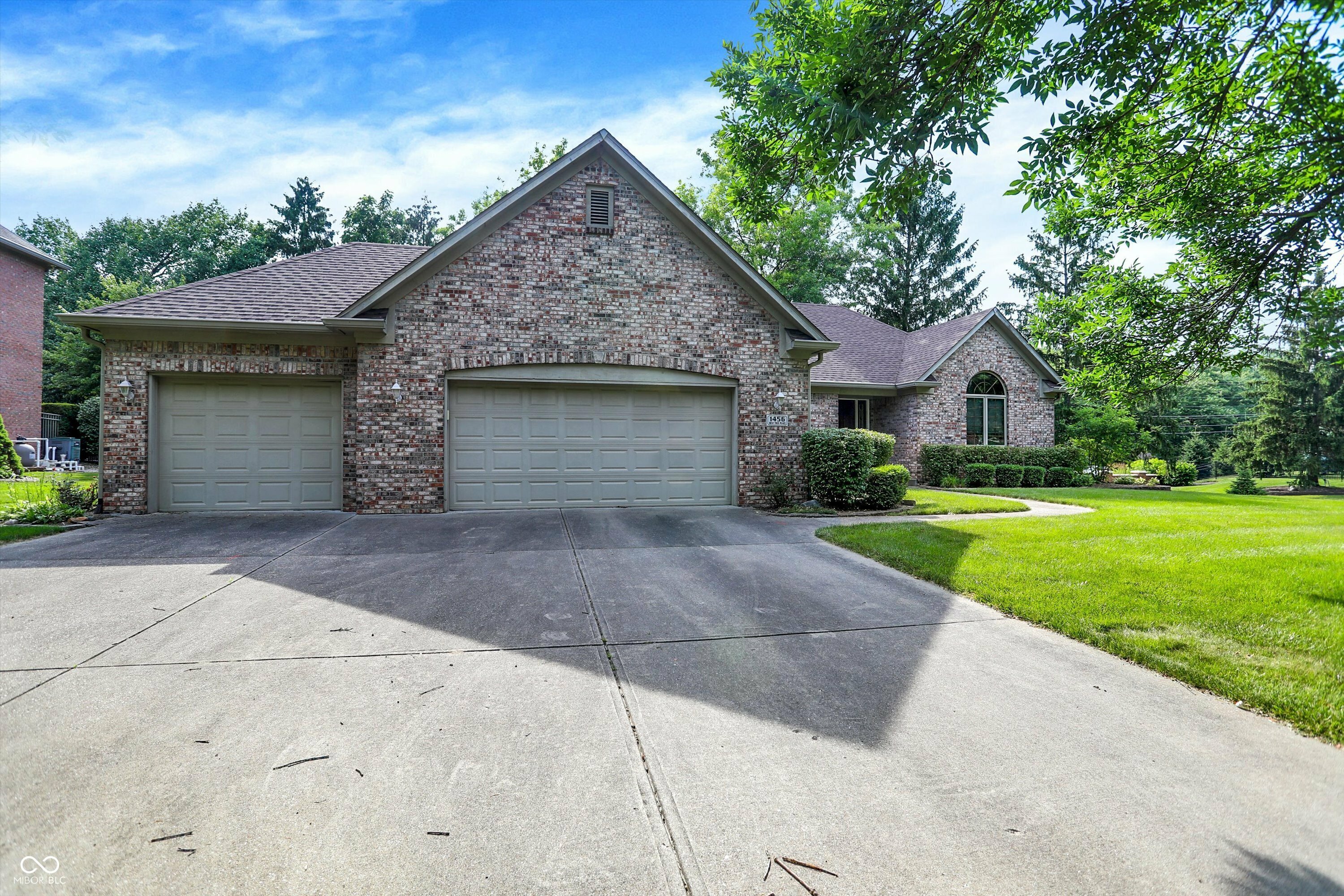Property Photo: 1456 Bent Tree Place IN 46143