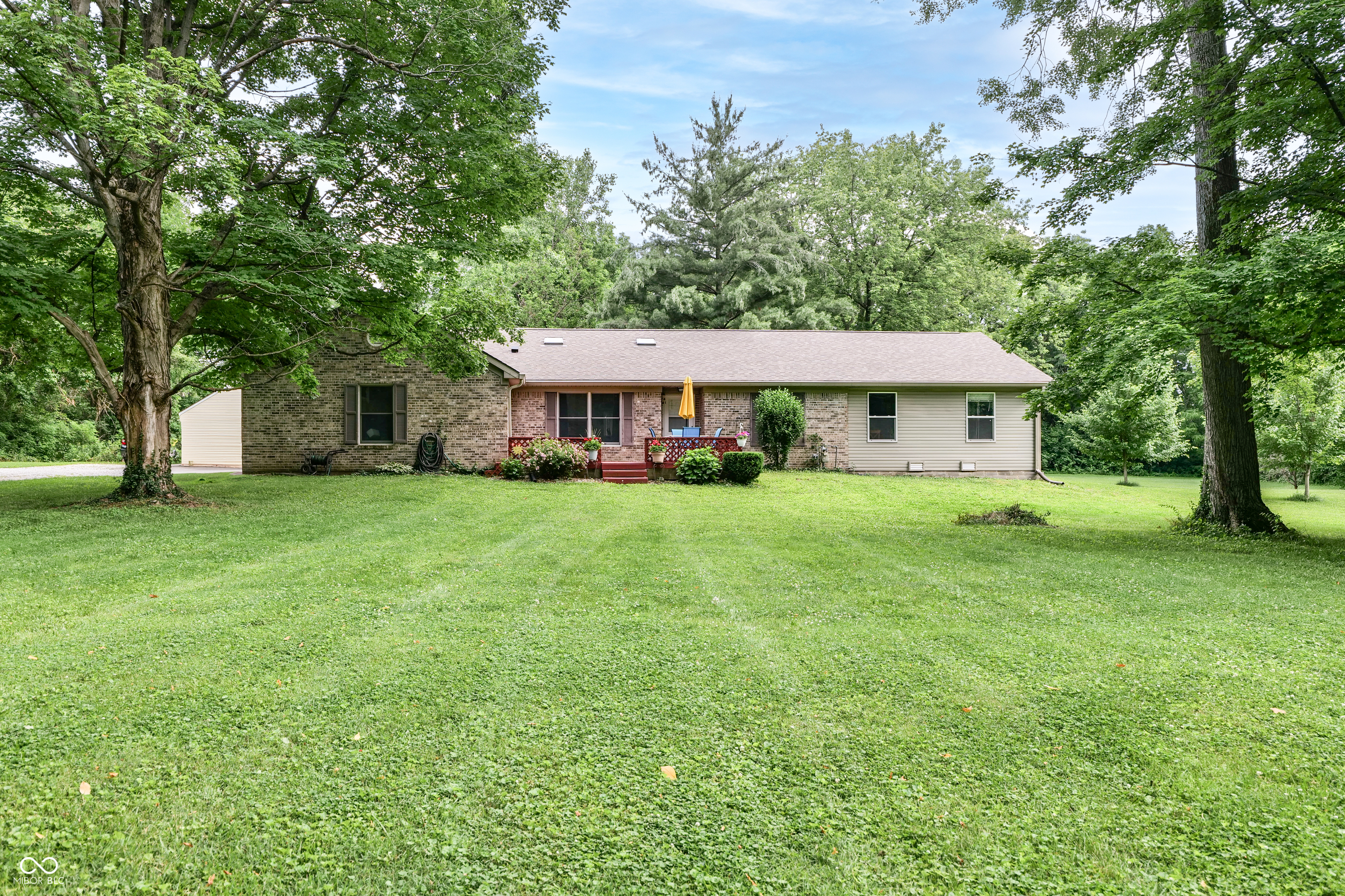 Property Photo: 1000 Janet Drive IN 46142