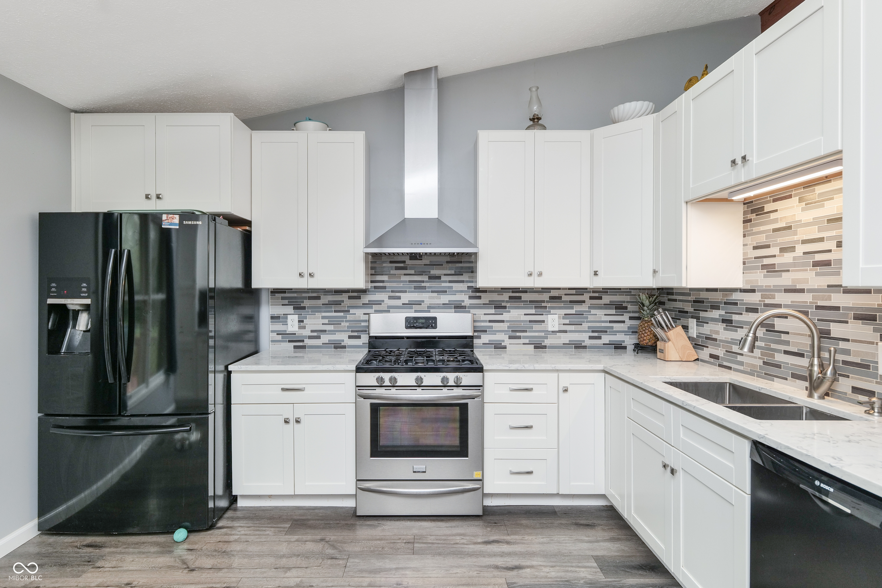 Property Photo: 1000 Janet Drive IN 46142