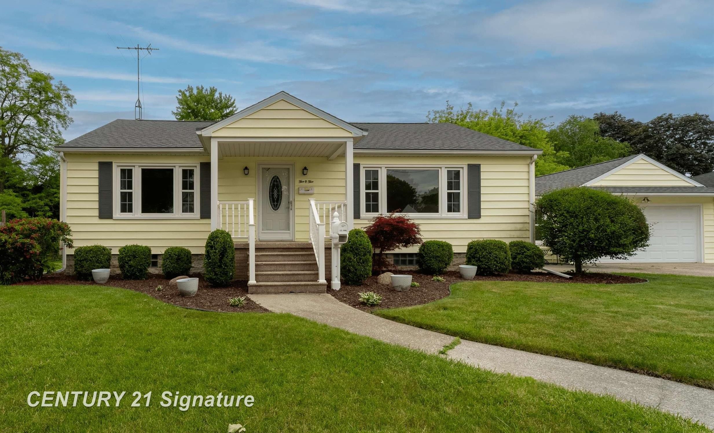 Property Photo: 505 S McLellan Street MI 48708