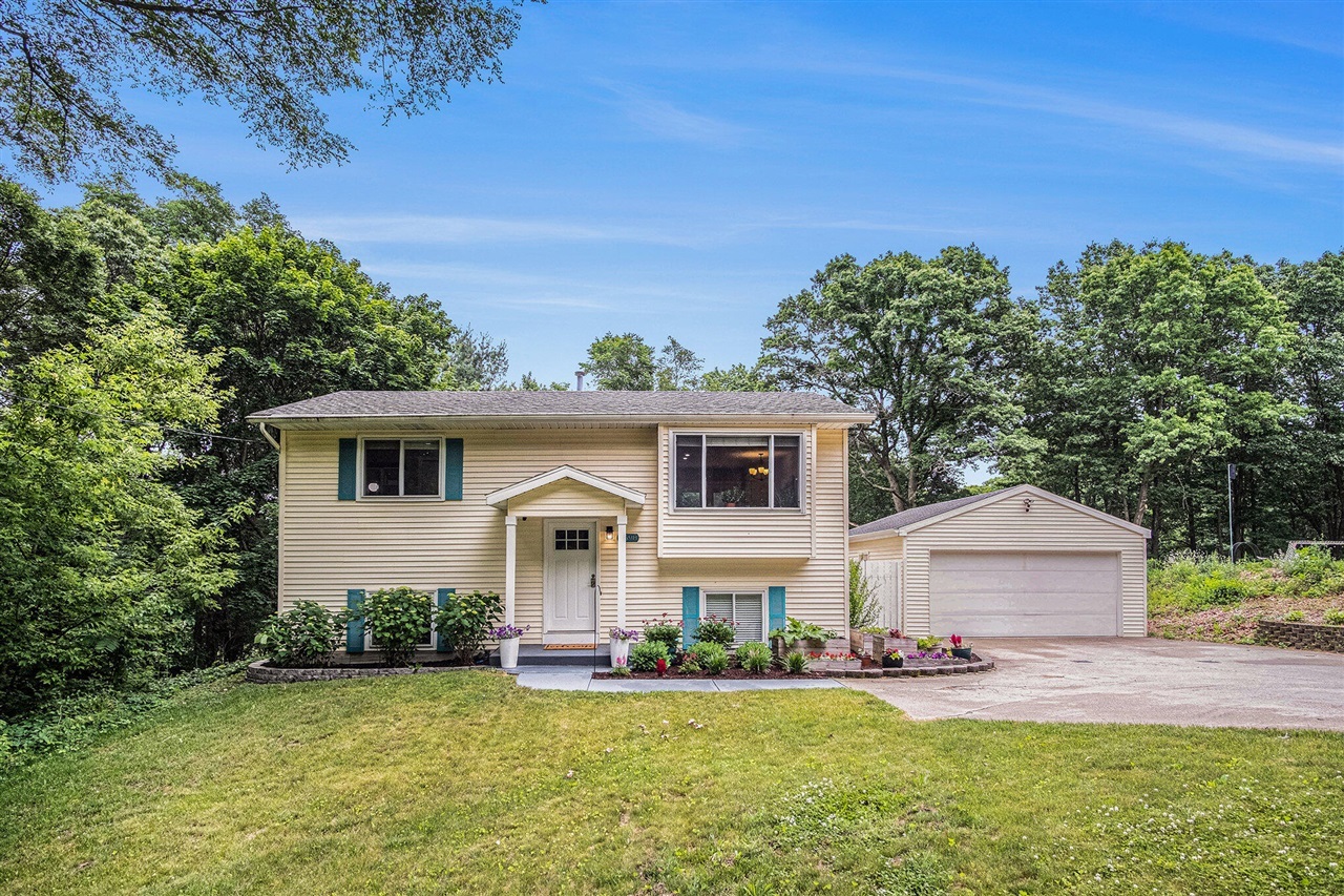 2698 Dunnigan Avenue  Grand Rapids MI 49525 photo