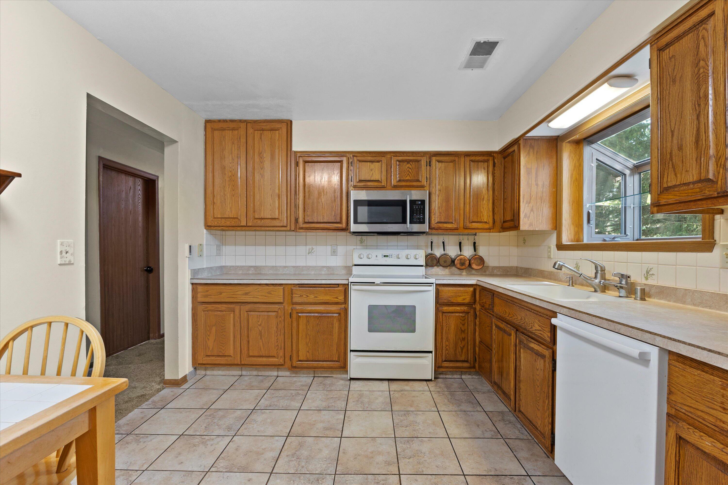 Property Photo: 5521 Cambridge Ln 2 WI 53406