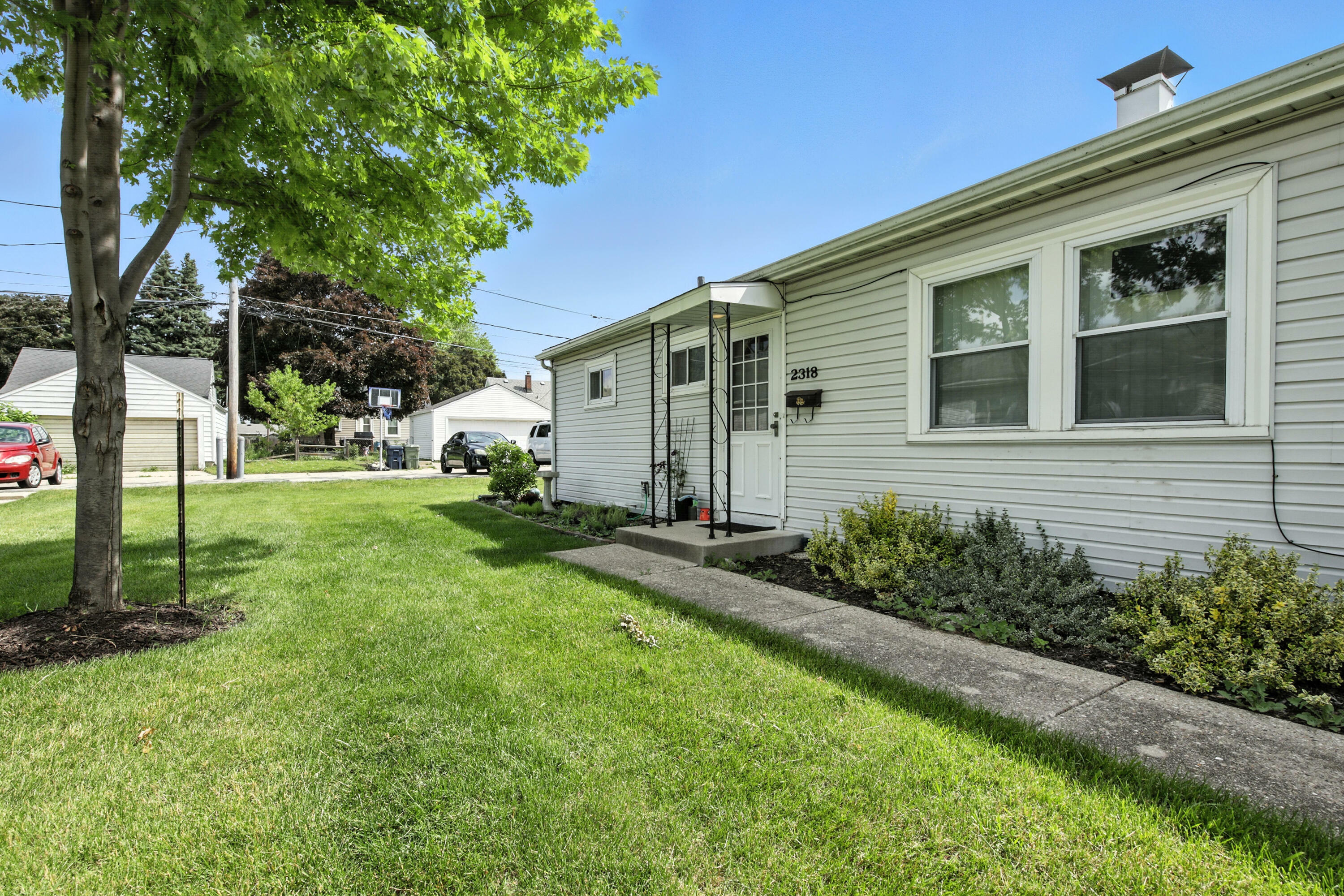 Property Photo: 2318 W Howard Ave WI 53221