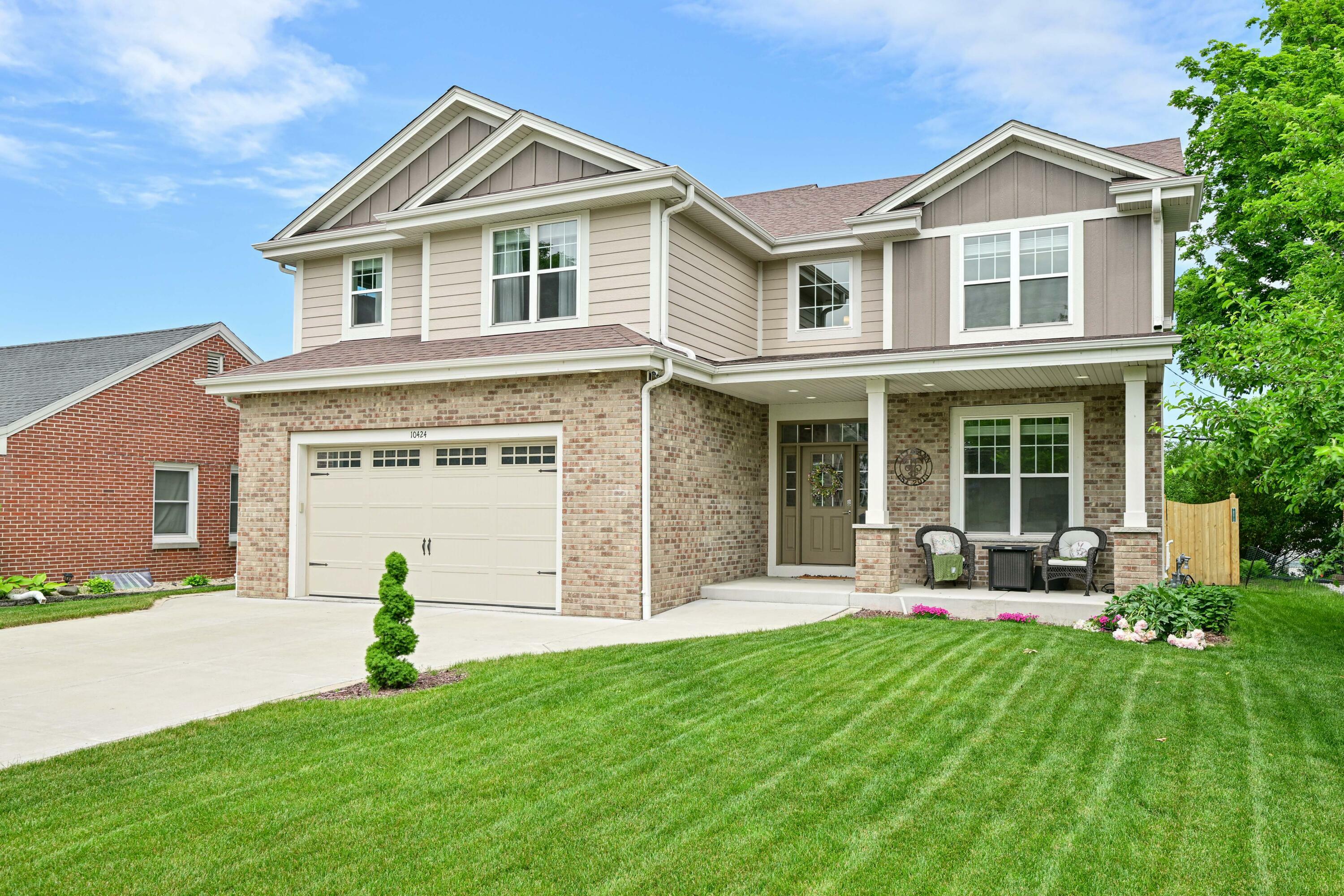 Property Photo: 10424 W Woodward Ave WI 53222