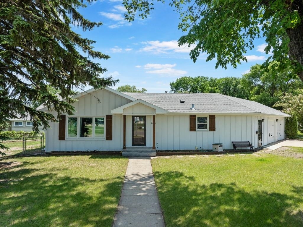 615 18th Ave SW  Minot ND 58701 photo