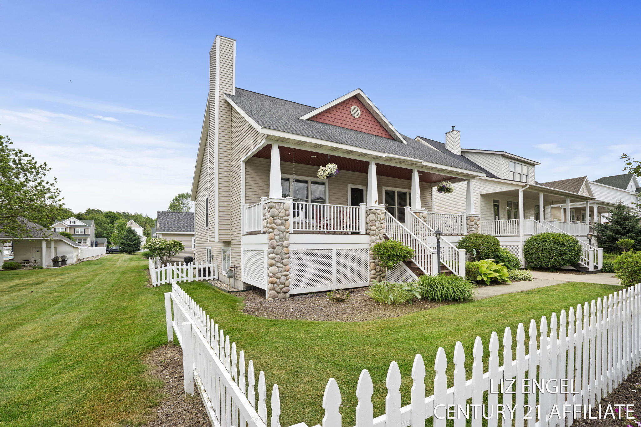 471 Summer Grove Drive  Douglas MI 49406 photo