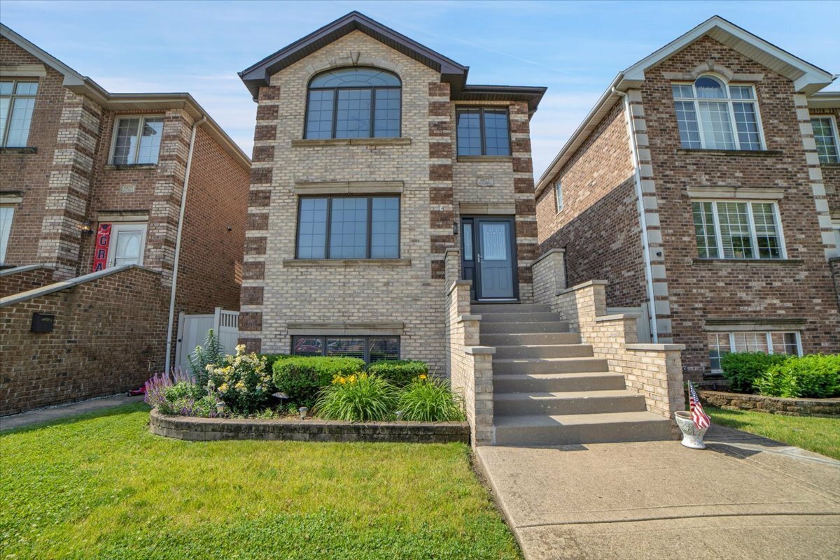 6825 W 64th Place  Chicago IL 60638 photo