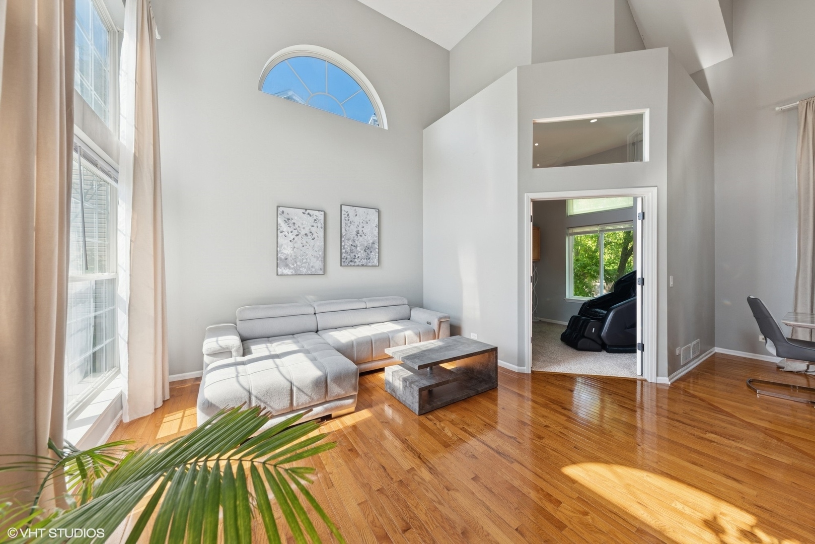 Property Photo:  2239 N Aster Place  IL 60073 