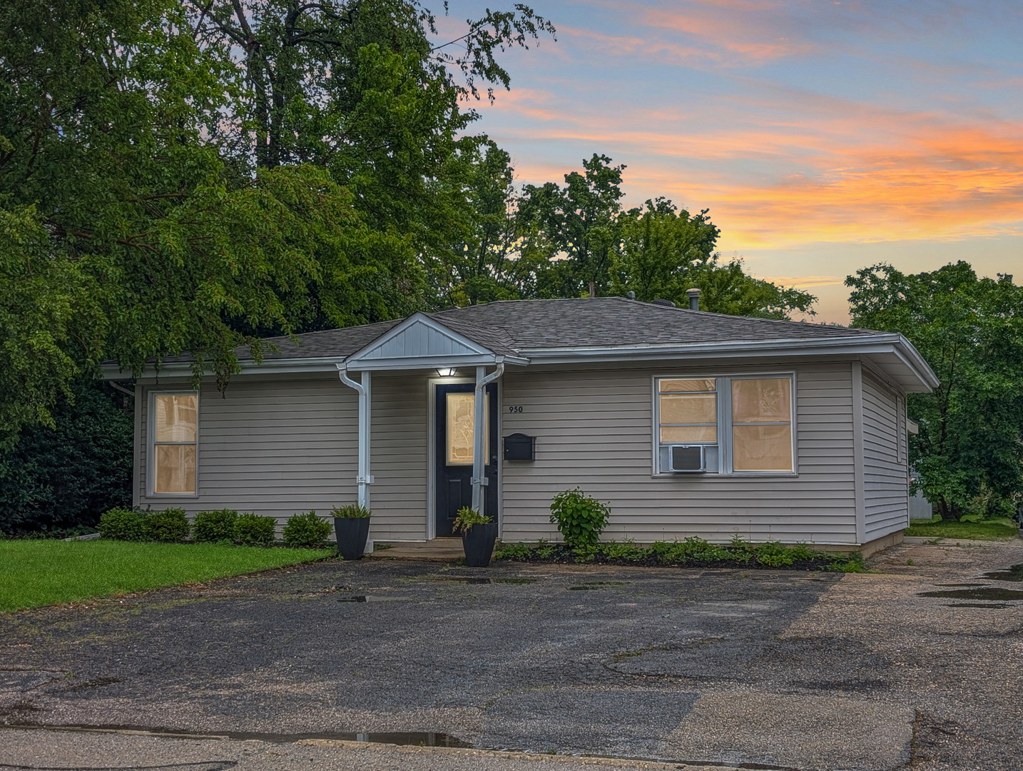 Property Photo: 950 N Brainard Street IL 60563