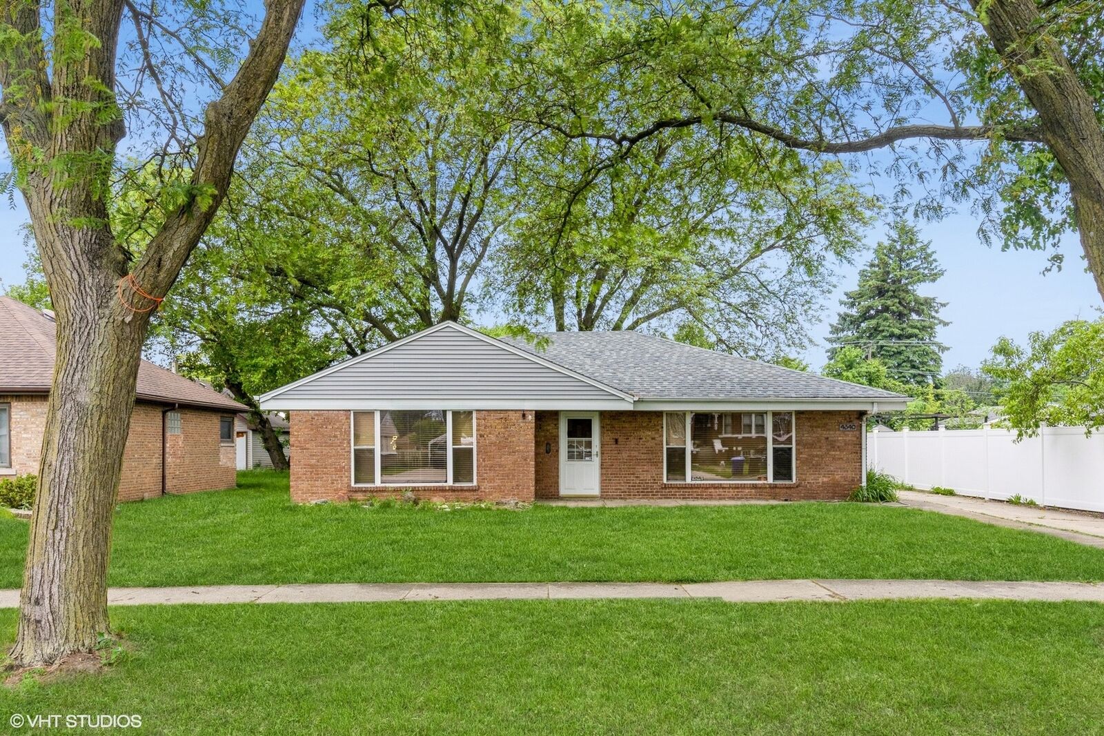 Property Photo:  4340 Elm Avenue  IL 60534 