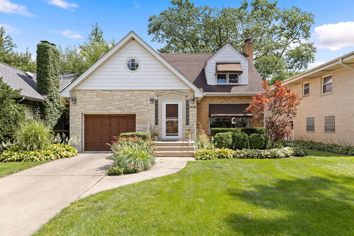 Property Photo:  6709 N Ramona Avenue  IL 60712 