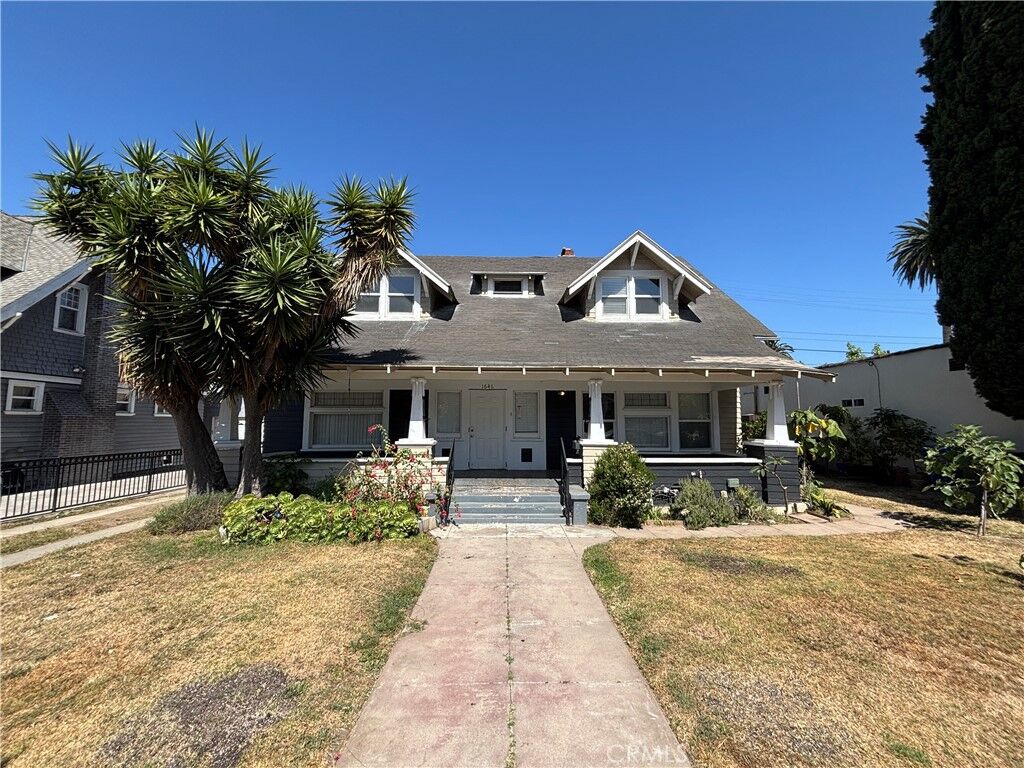 Property Photo:  1646 Cimarron Street  CA 90019 