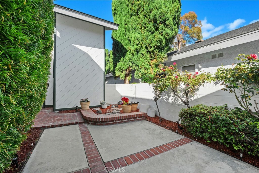 Property Photo: 9 Aberdeen St CA 92620