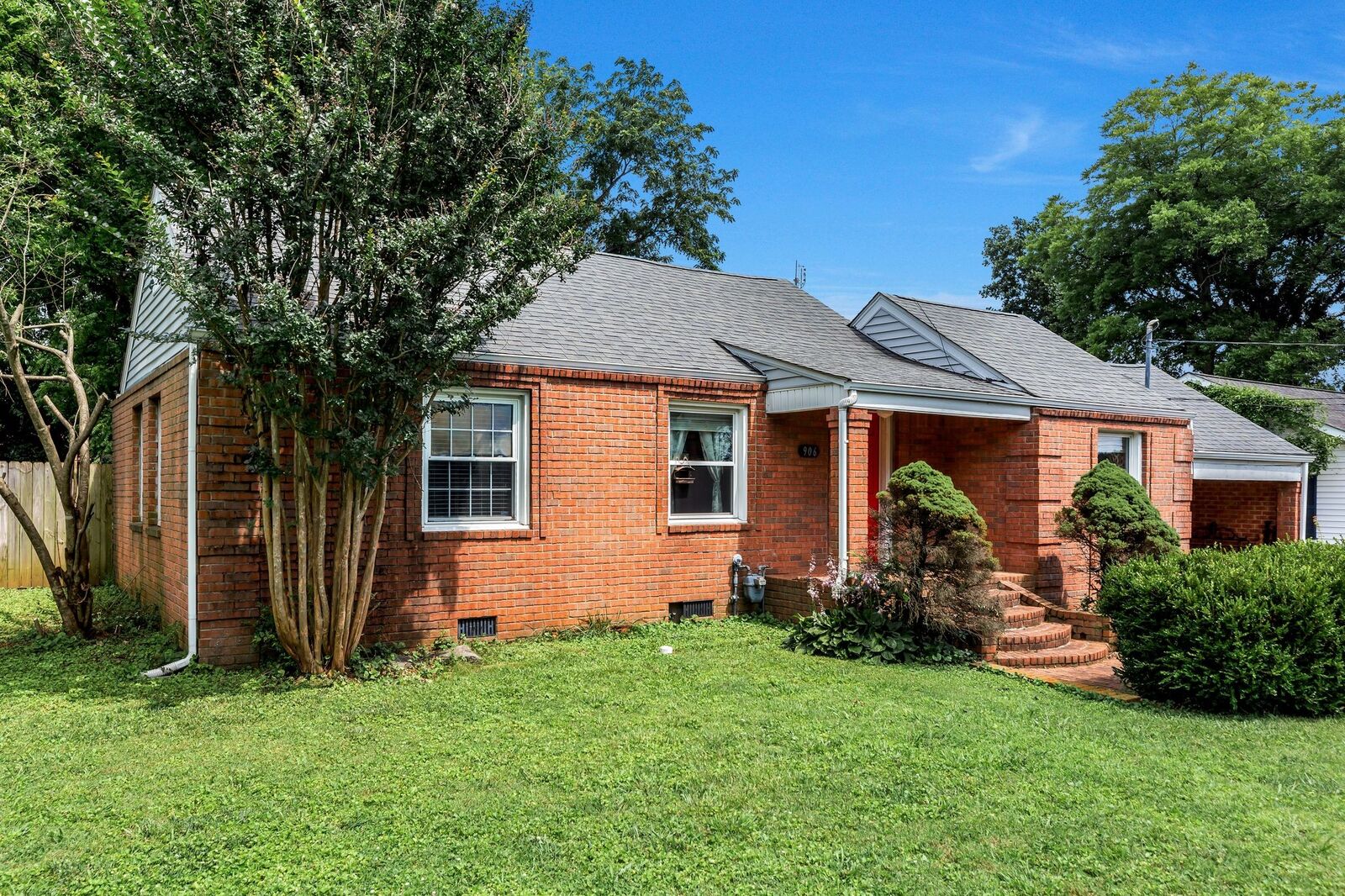 Property Photo: 906 Grantland Ave TN 37129