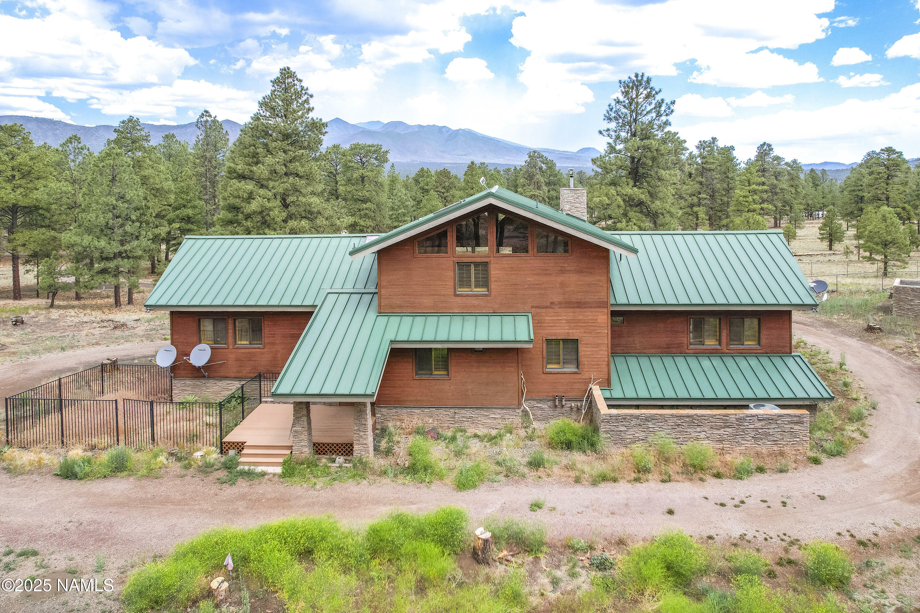 Property Photo: 7175 Whispering Pines Drive AZ 86004