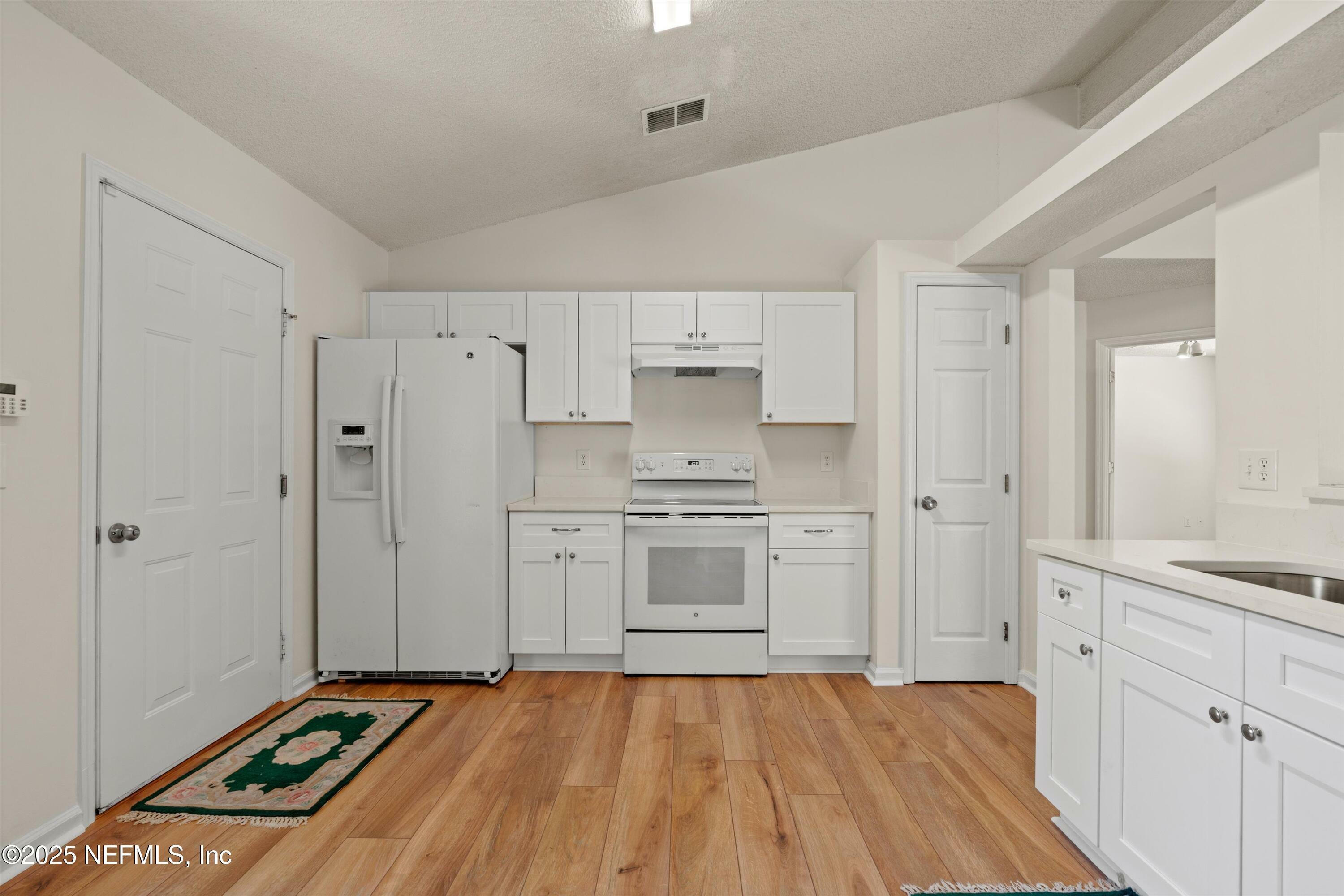 Property Photo:  4533 Wandering Oaks Drive S  FL 32257 