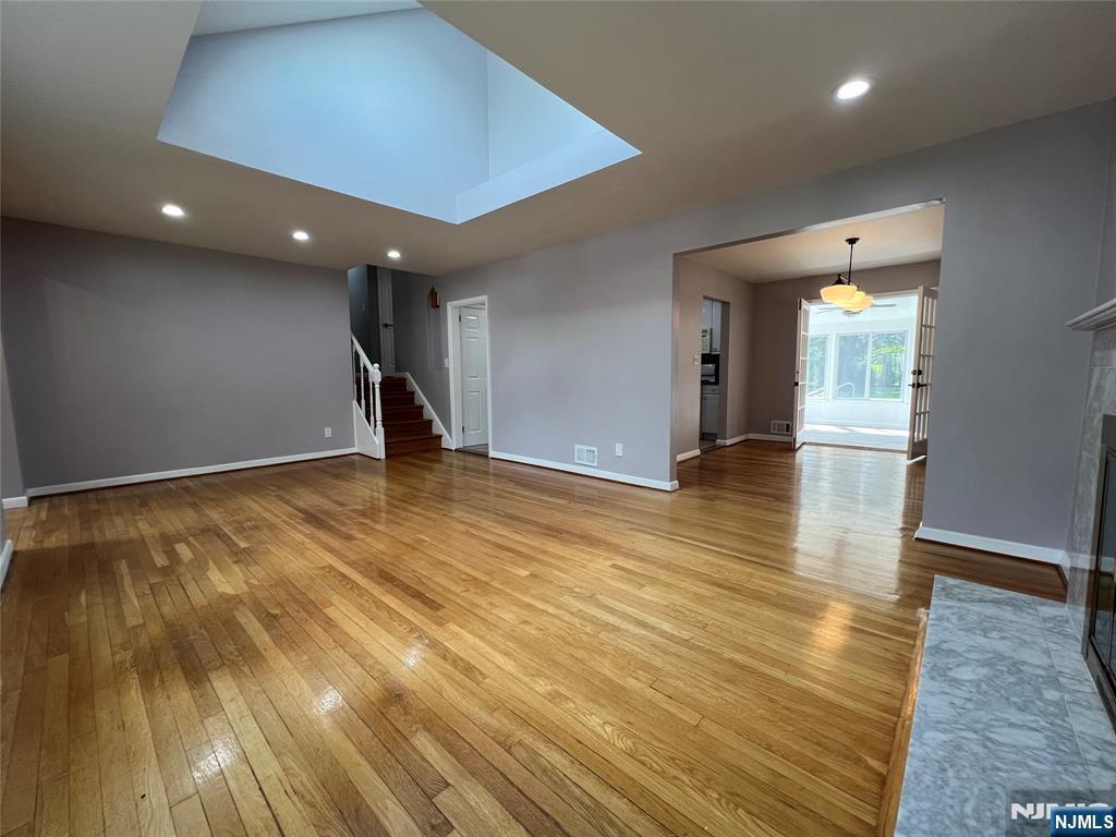 Property Photo:  318 Willow Court  NJ 07450 