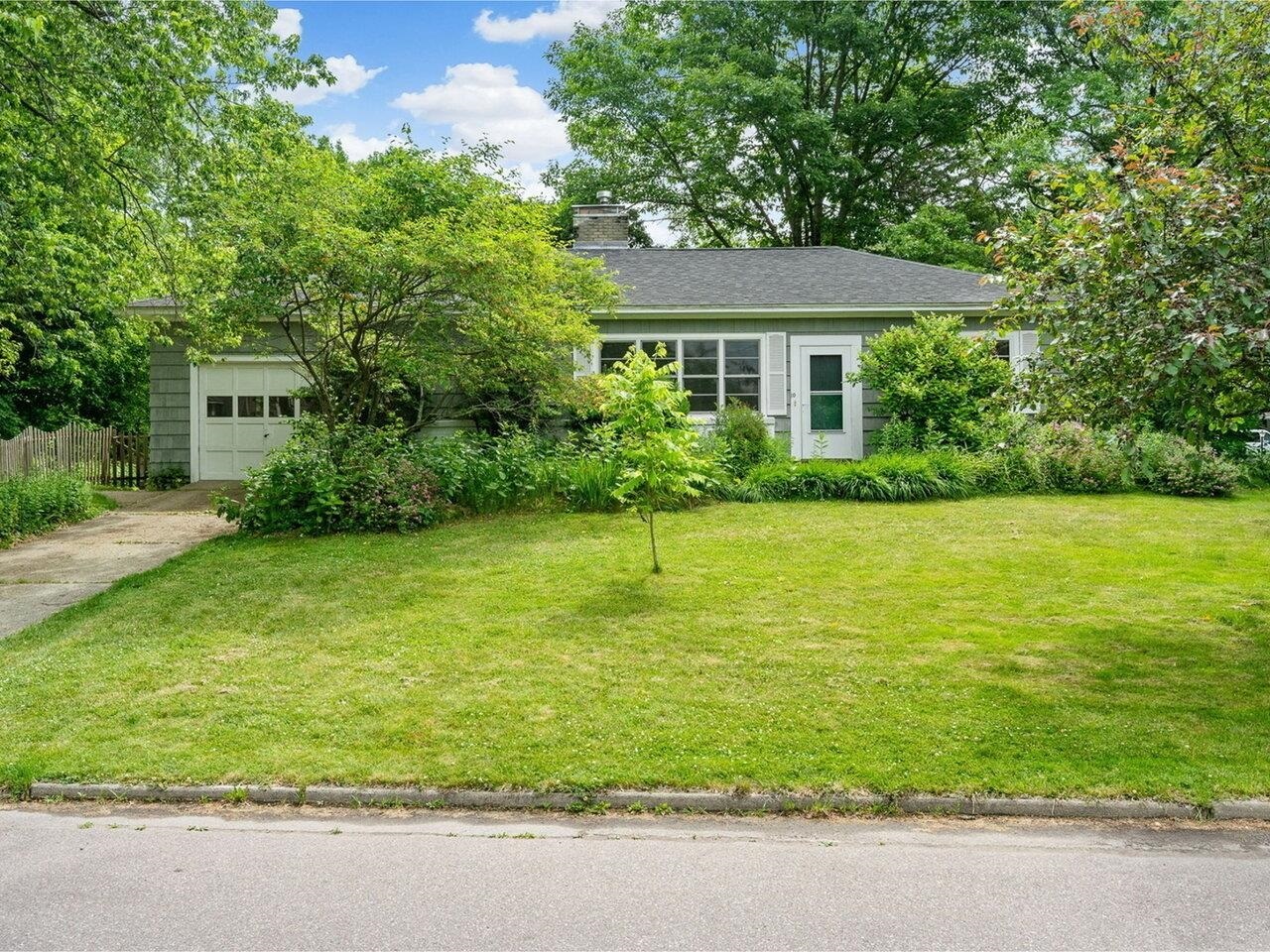 Property Photo:  10 Crescent Road  VT 05401 