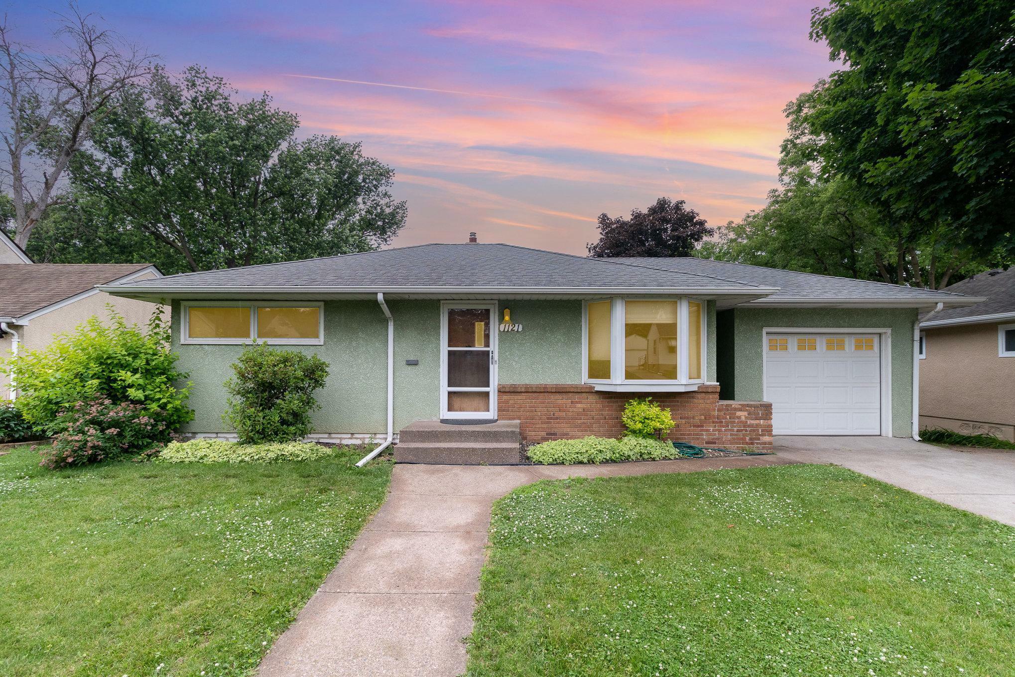 Property Photo: 1121 Kennard Street MN 55106