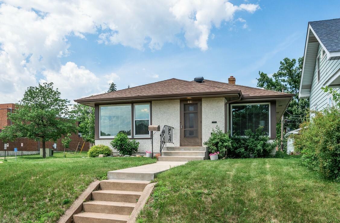 Property Photo: 881 Hyacinth Avenue E MN 55106