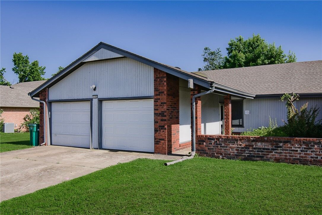 Property Photo:  1004 W Linden Street  AR 72756 