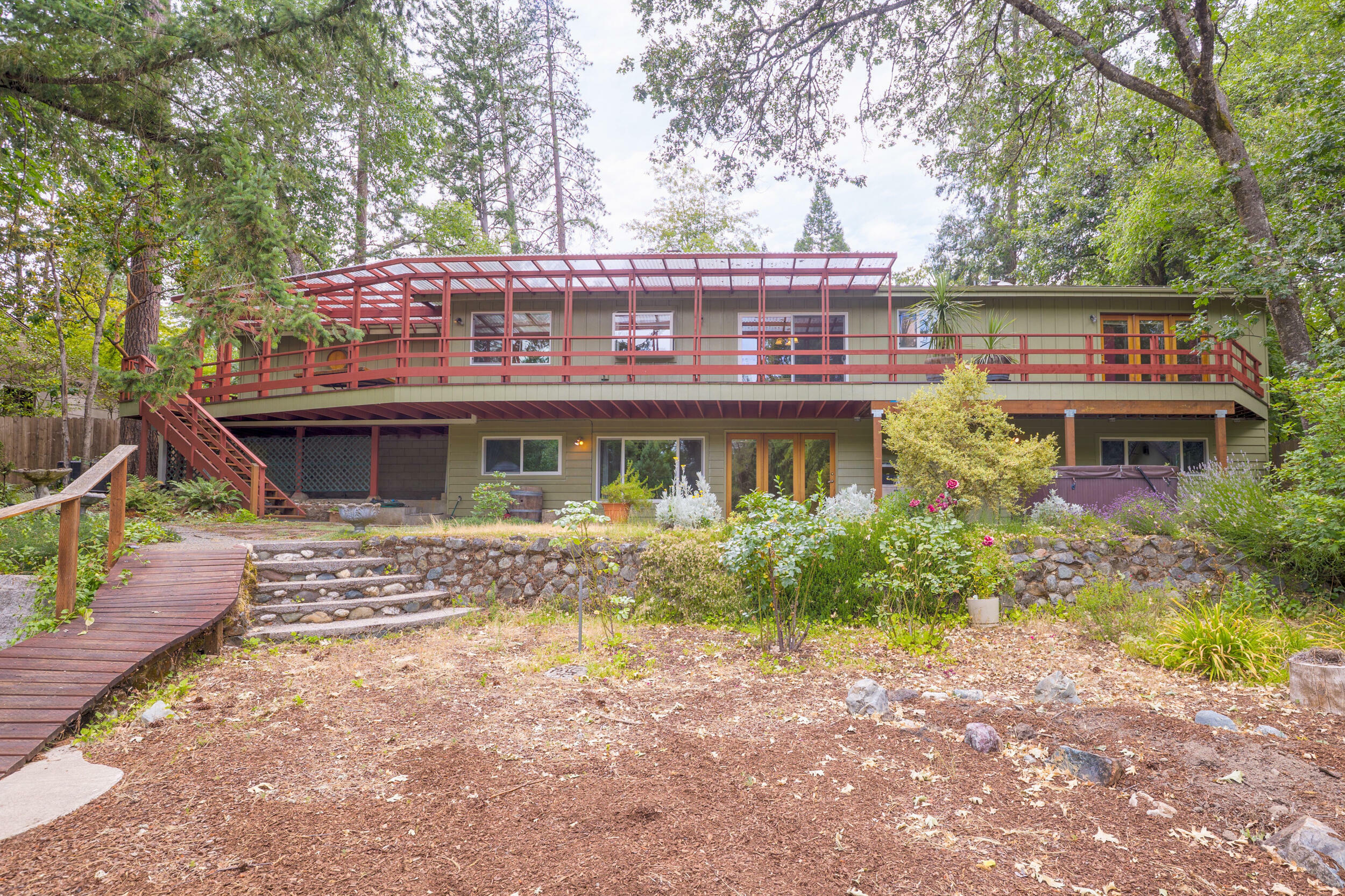 Property Photo: 1031 NW Prospect Avenue OR 97526