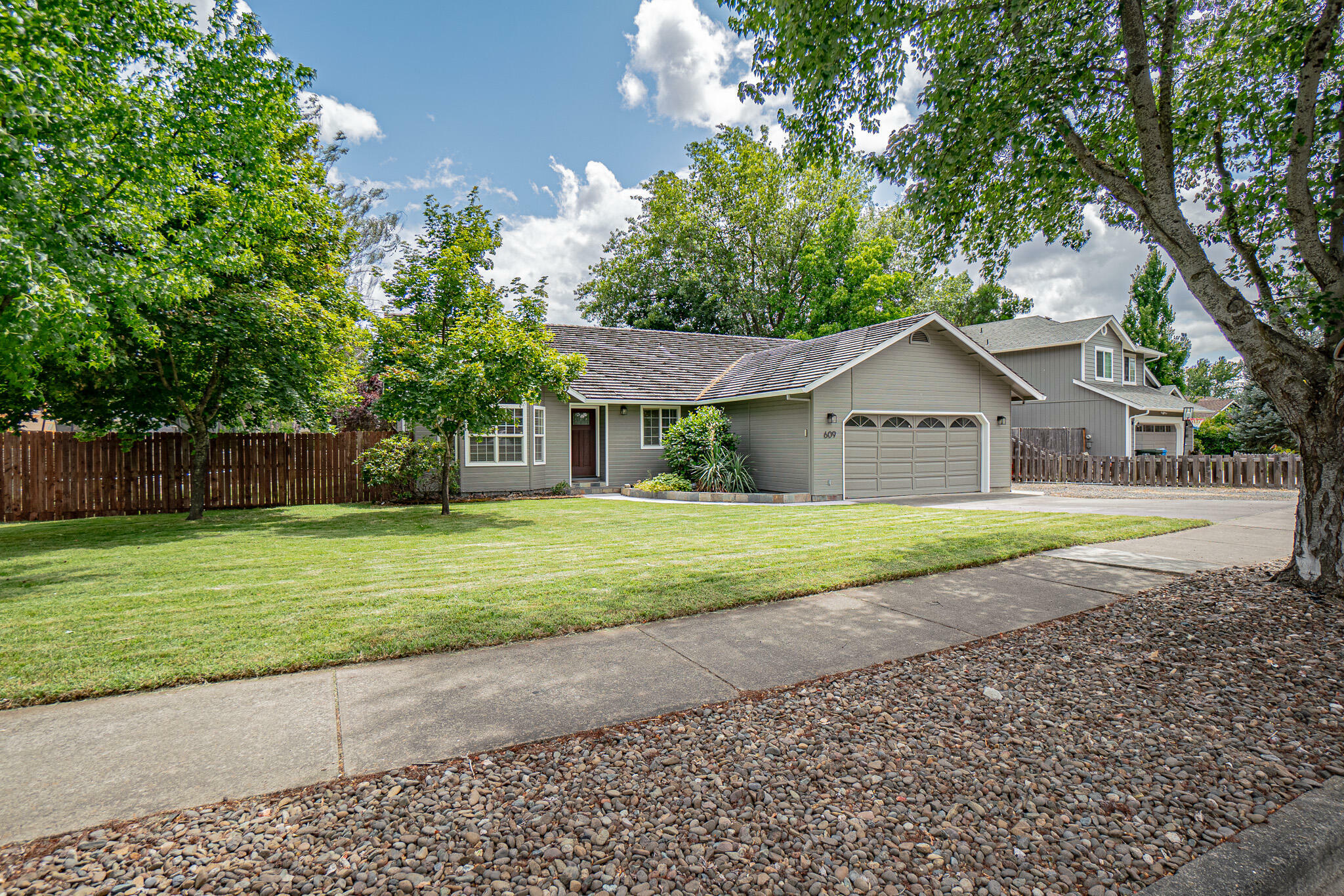 Property Photo: 609 Crystal Drive OR 97524