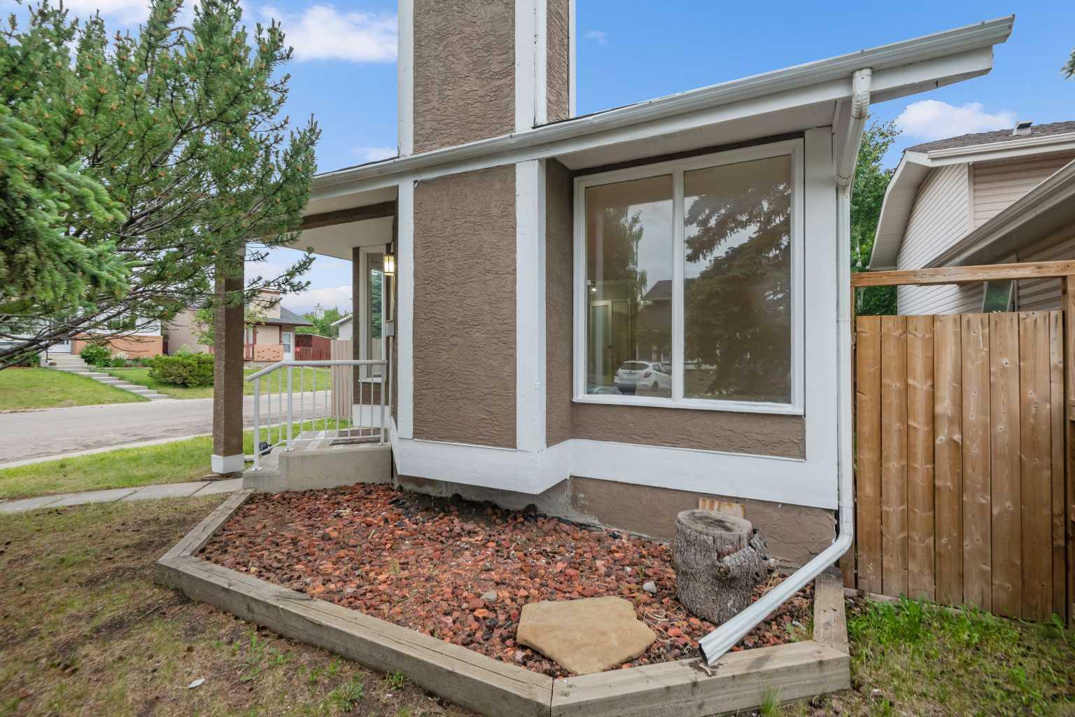Photo de la propriété: 75 Woodglen Close SW AB T2W 4M9