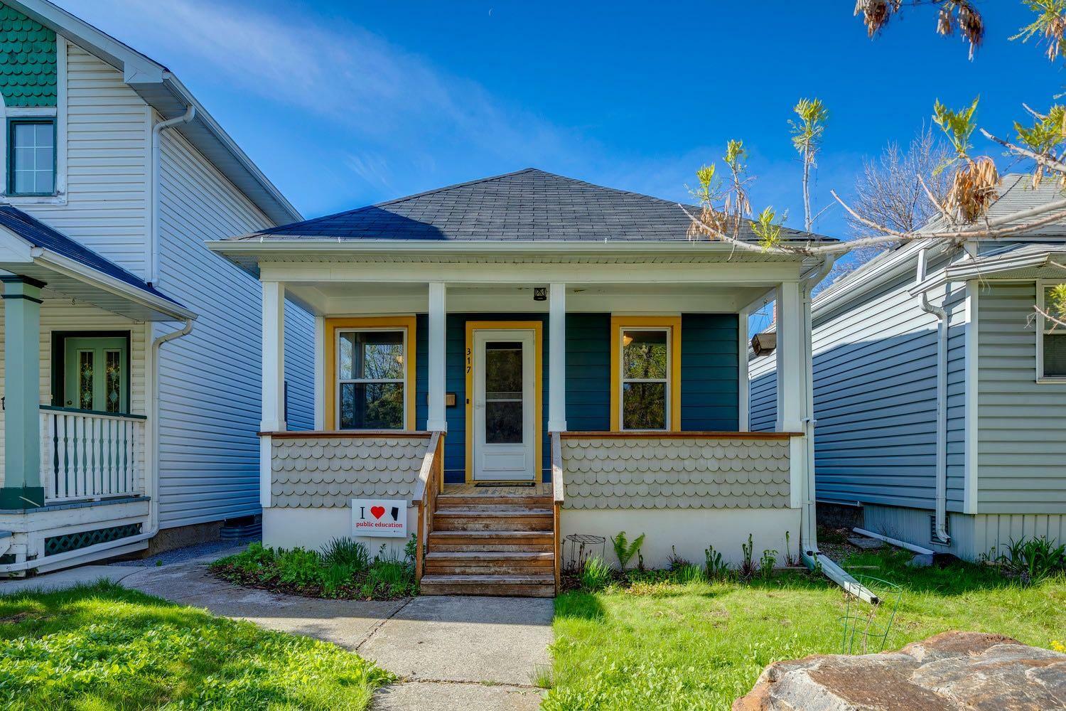 Property Photo: 317 9 Avenue NE AB T2E 0V7