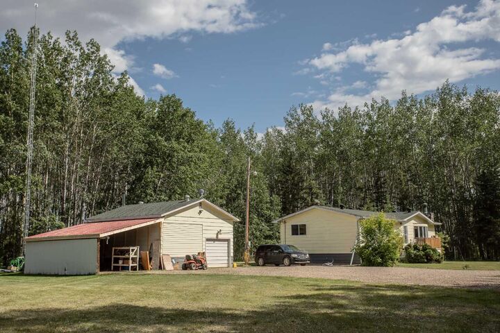 Property Photo:  110035 Range Road 183  AB T0H 1Z0 
