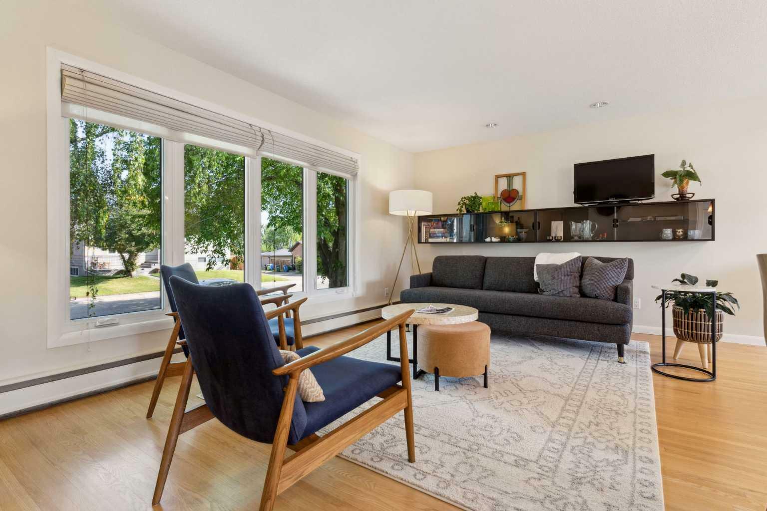 Property Photo: 9 Harley Road SW AB T2V 3K4