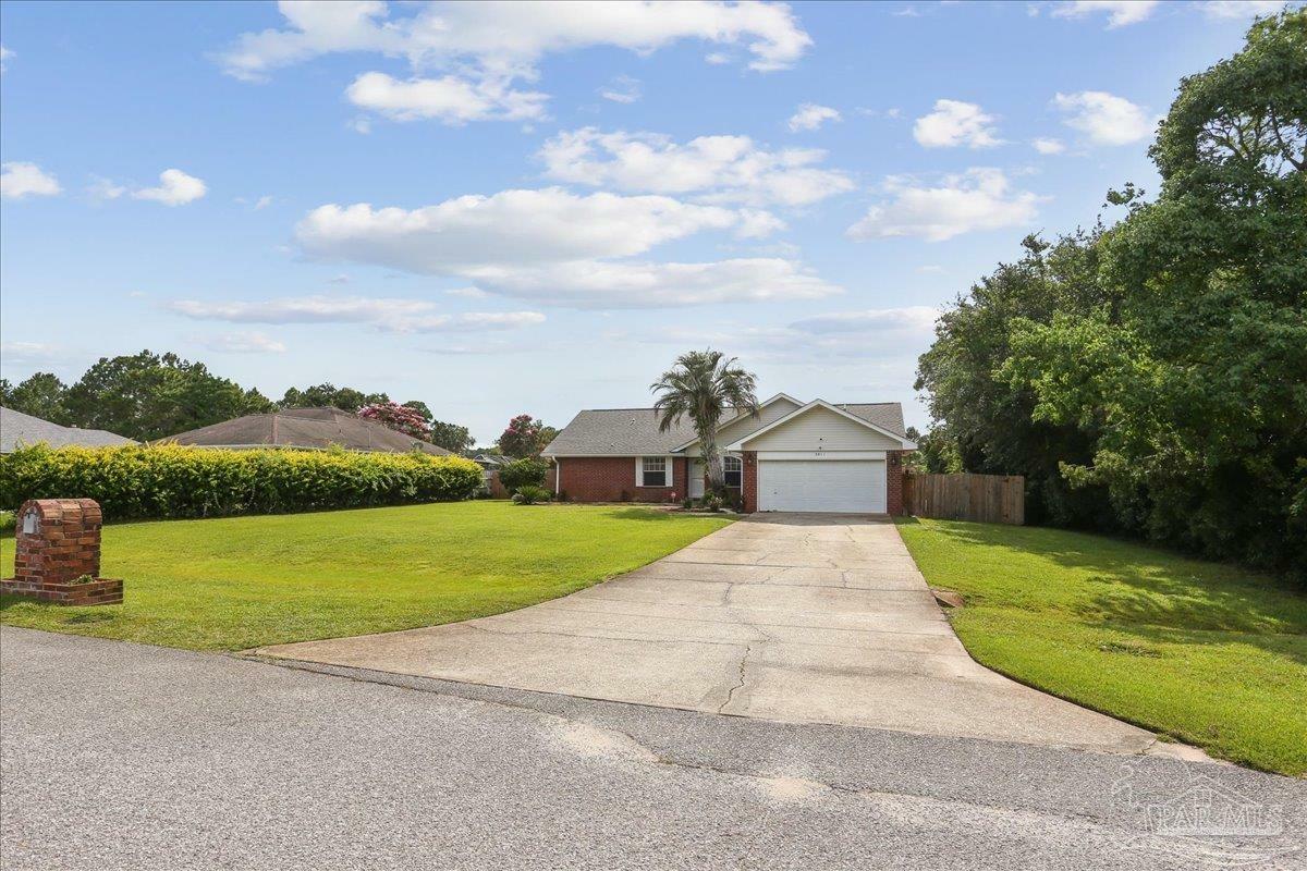 Property Photo: 2011 Candlewood Dr FL 32566