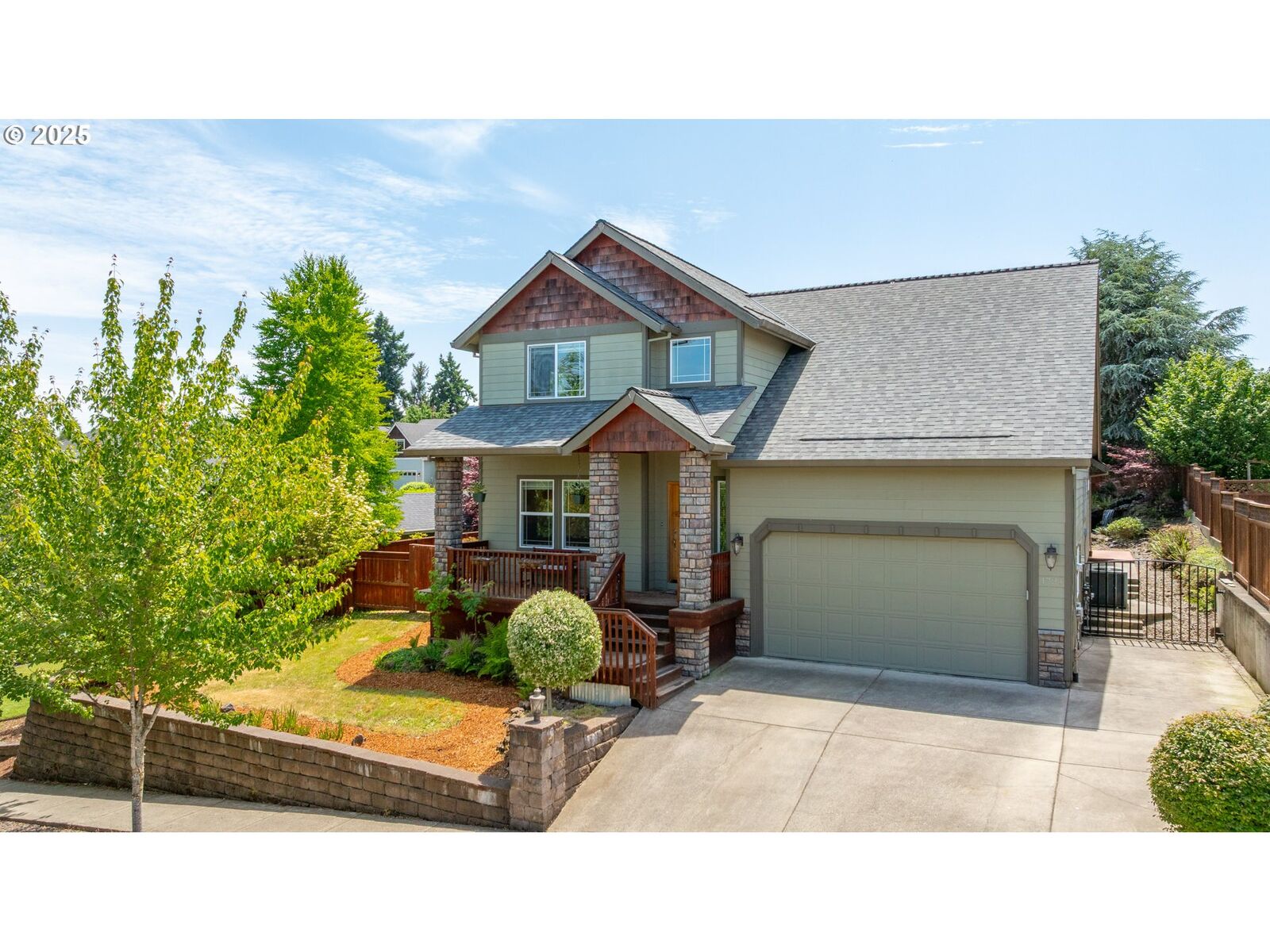 Property Photo: 1724 NE Lucy Belle St OR 97128