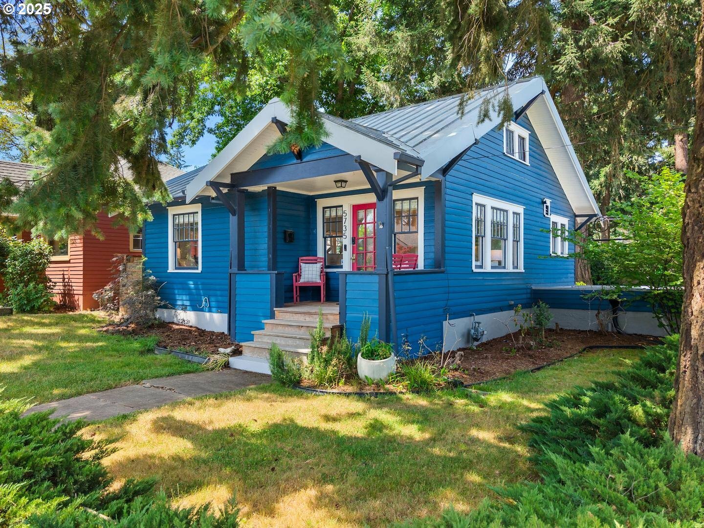 Property Photo: 5735 NE 29th Ave OR 97211