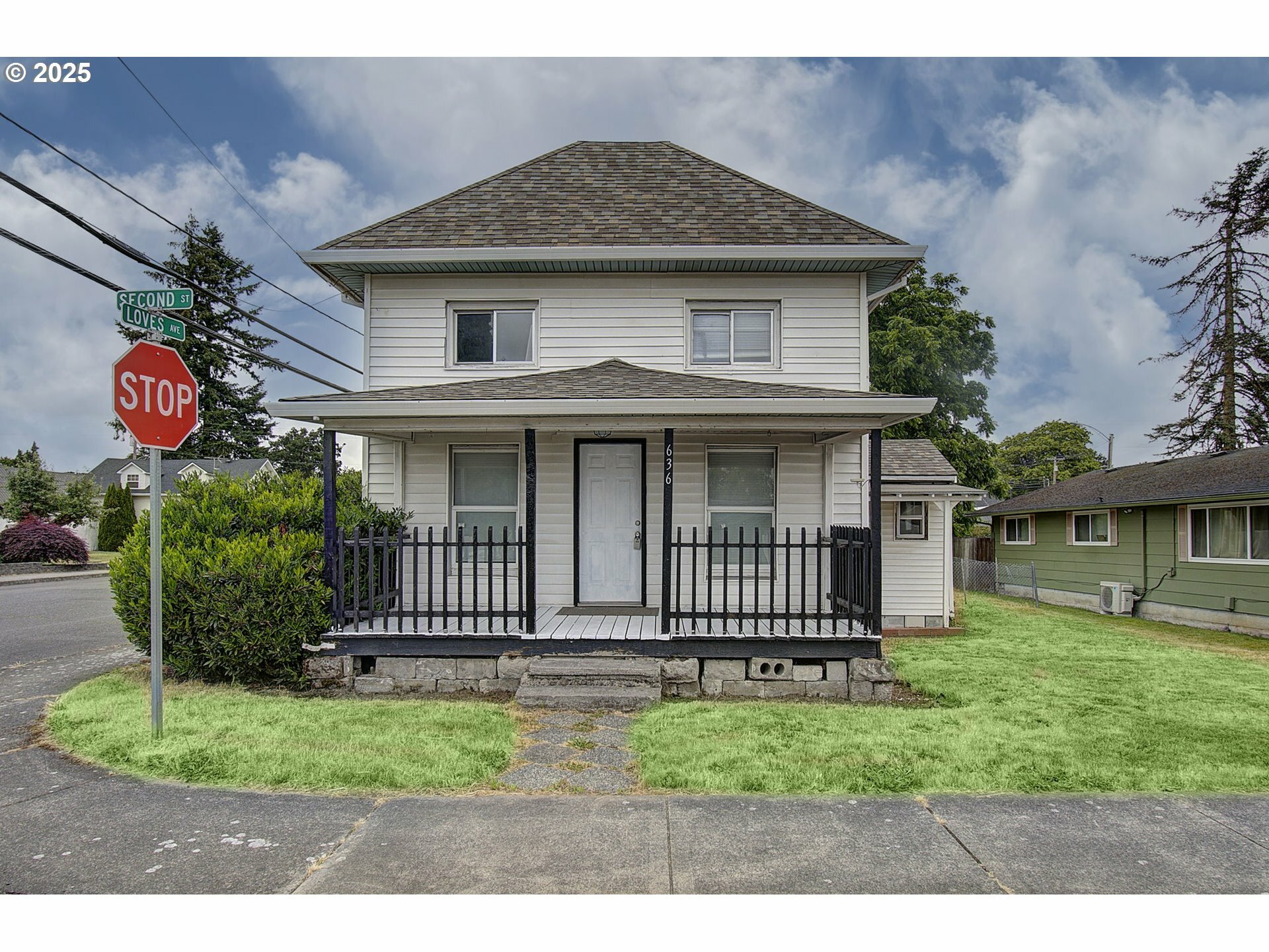 Property Photo:  636 2nd St  WA 98674 