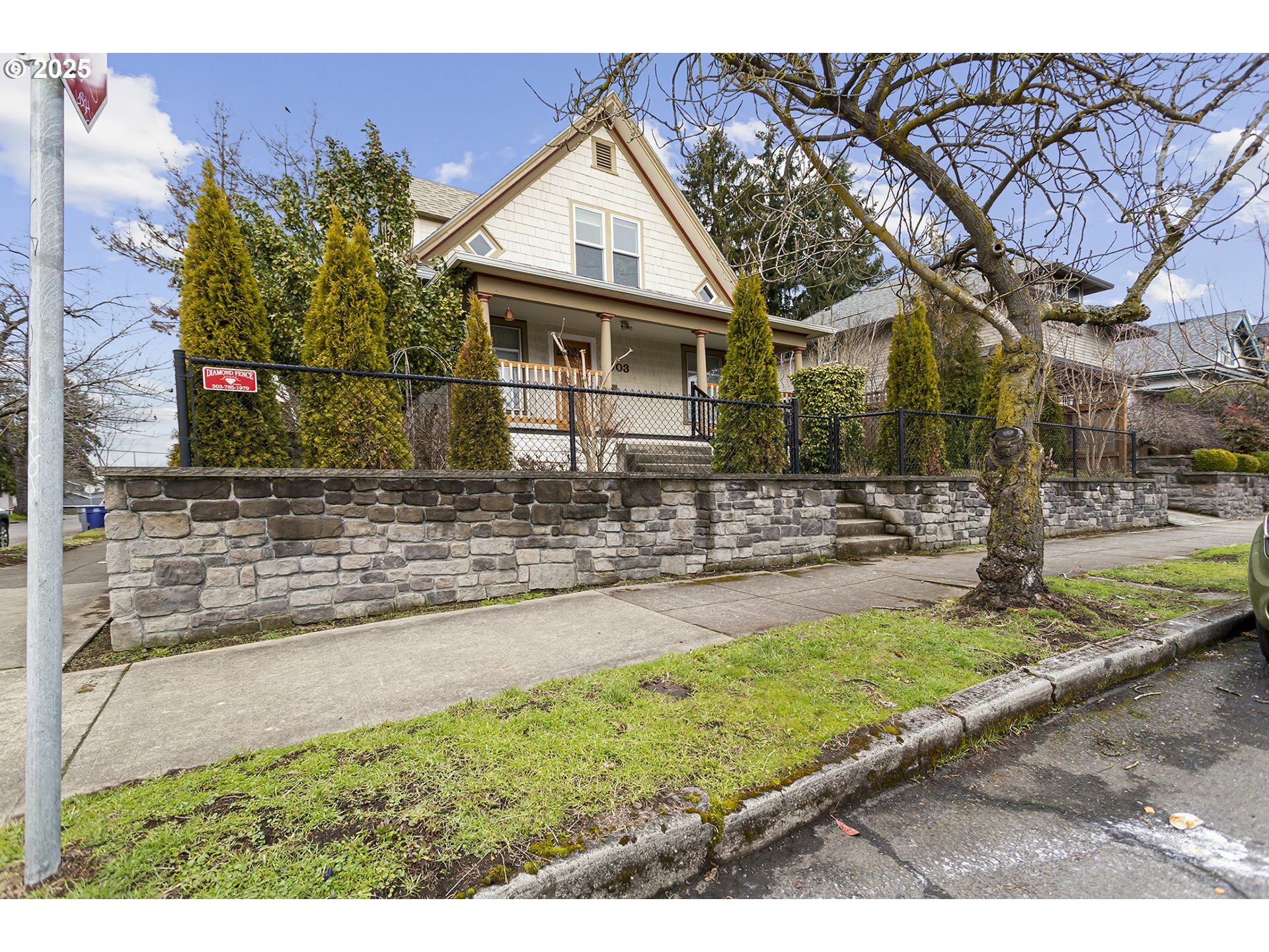 Property Photo:  4903 SE Haig St  OR 97206 