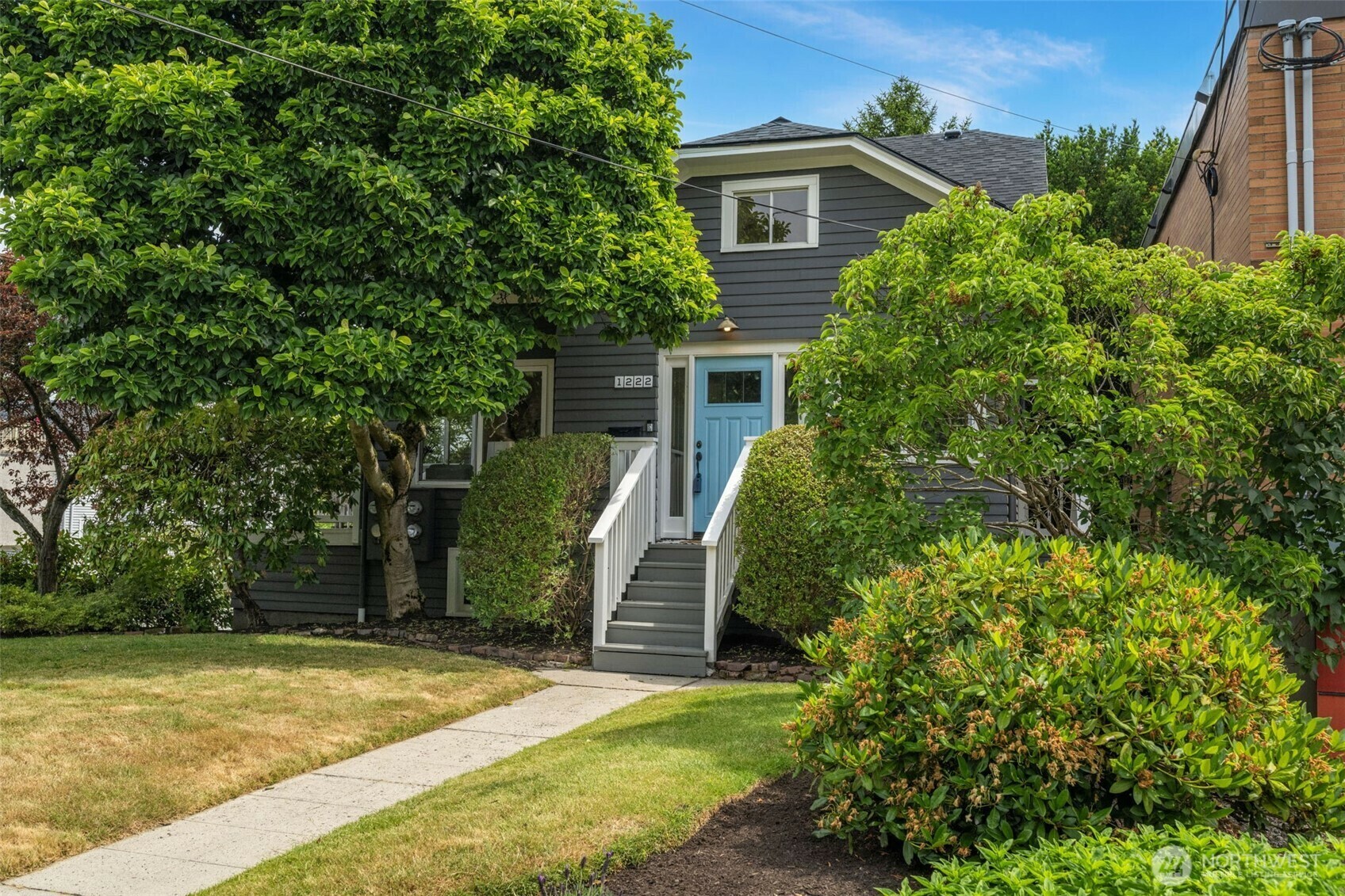 Property Photo: 1222 6th Avenue N WA 98109