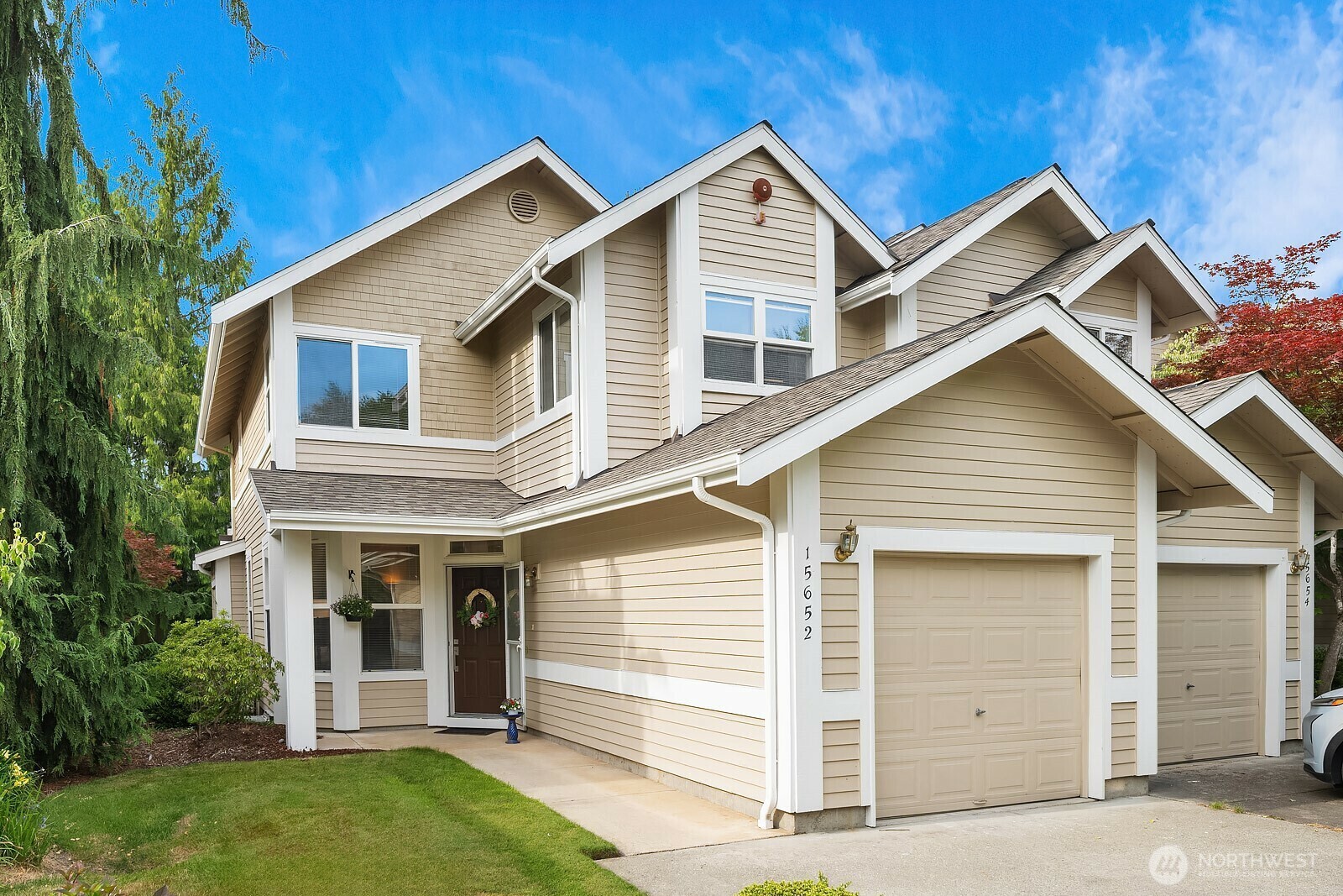 Property Photo: 15652 NE 93rd Way B-1601 WA 98052