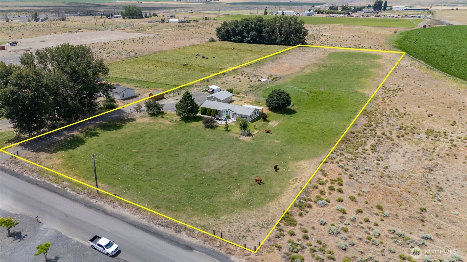 Property Photo: 1448 Road C NE WA 98837