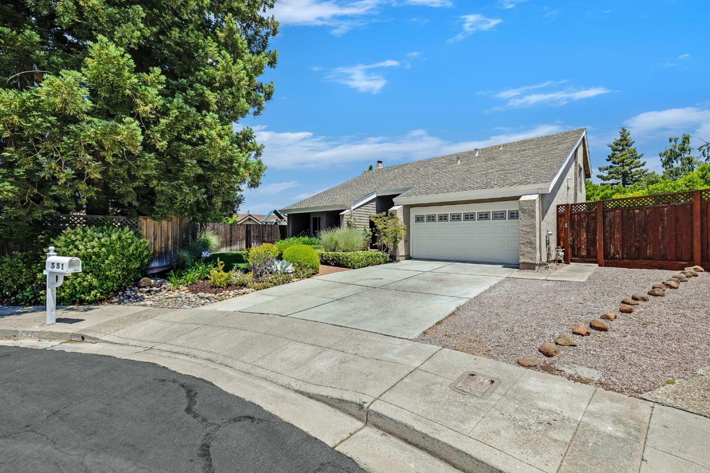 Property Photo: 331 Idyllwild Court CA 94061